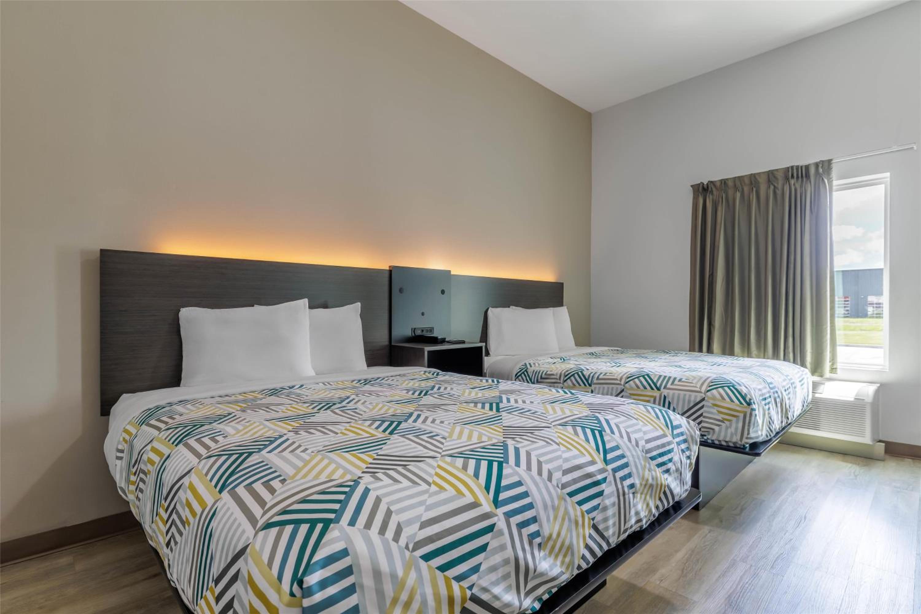 Queen Room with Two Queen Beds - Disability Access - Non-Smoking - Photo 1