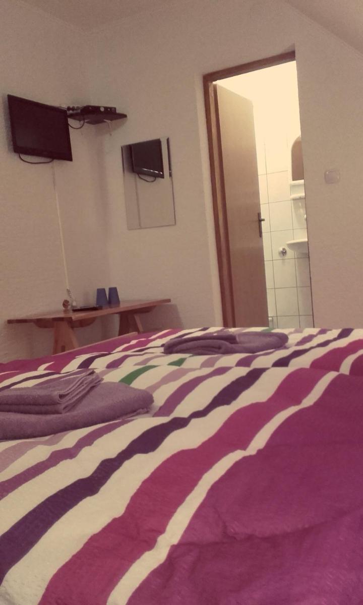Double Room - Photo 8