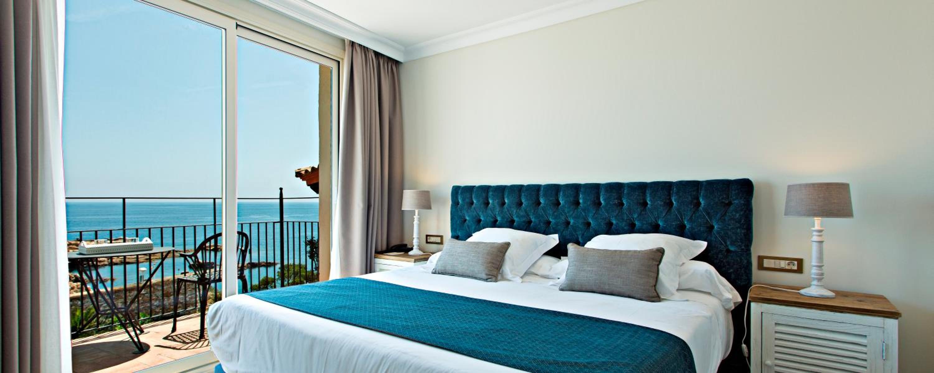 Double or Twin Room with Terrace and Sea/Beach View