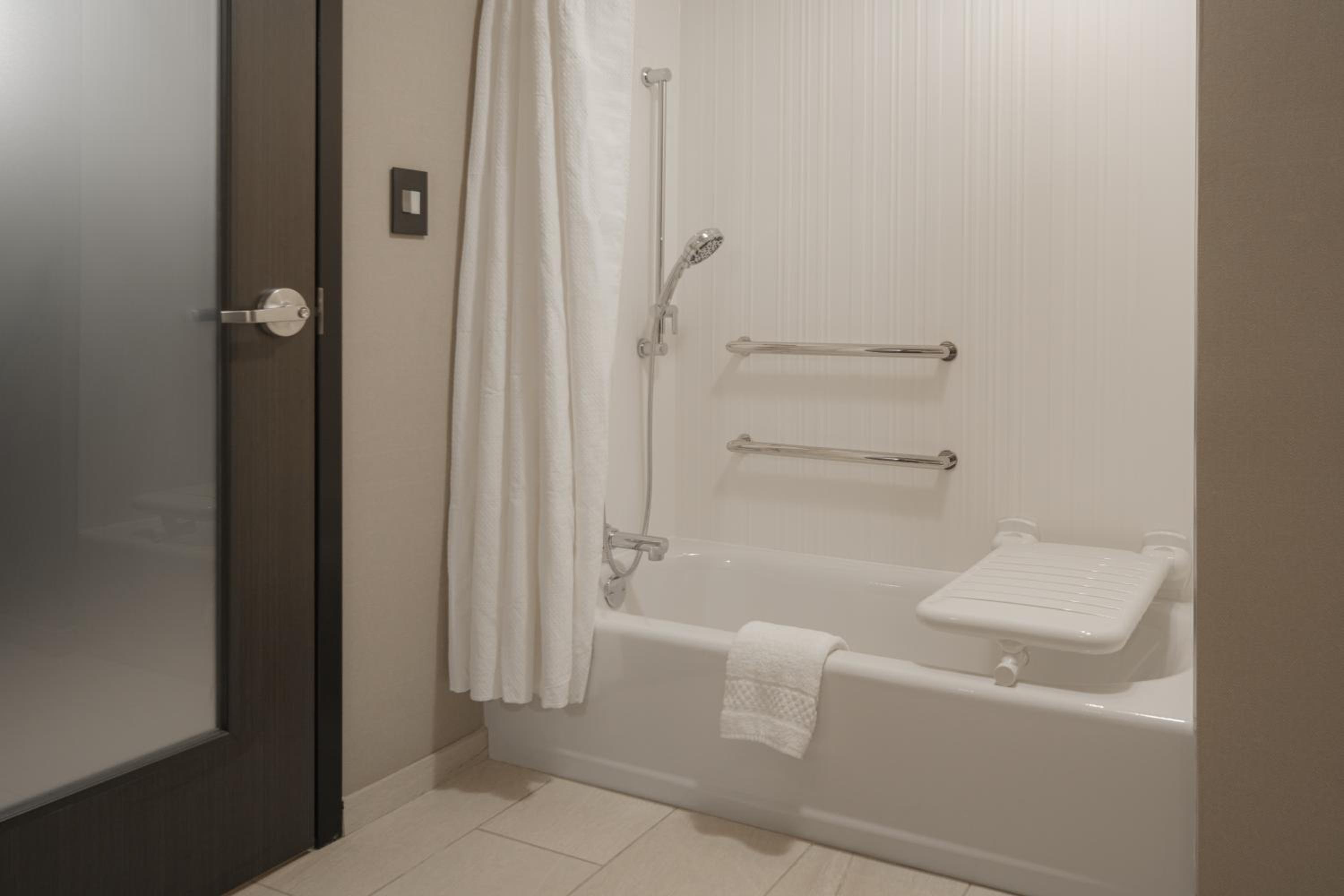 Standard Queen Room with Two Queen Beds - Hearing Accessible