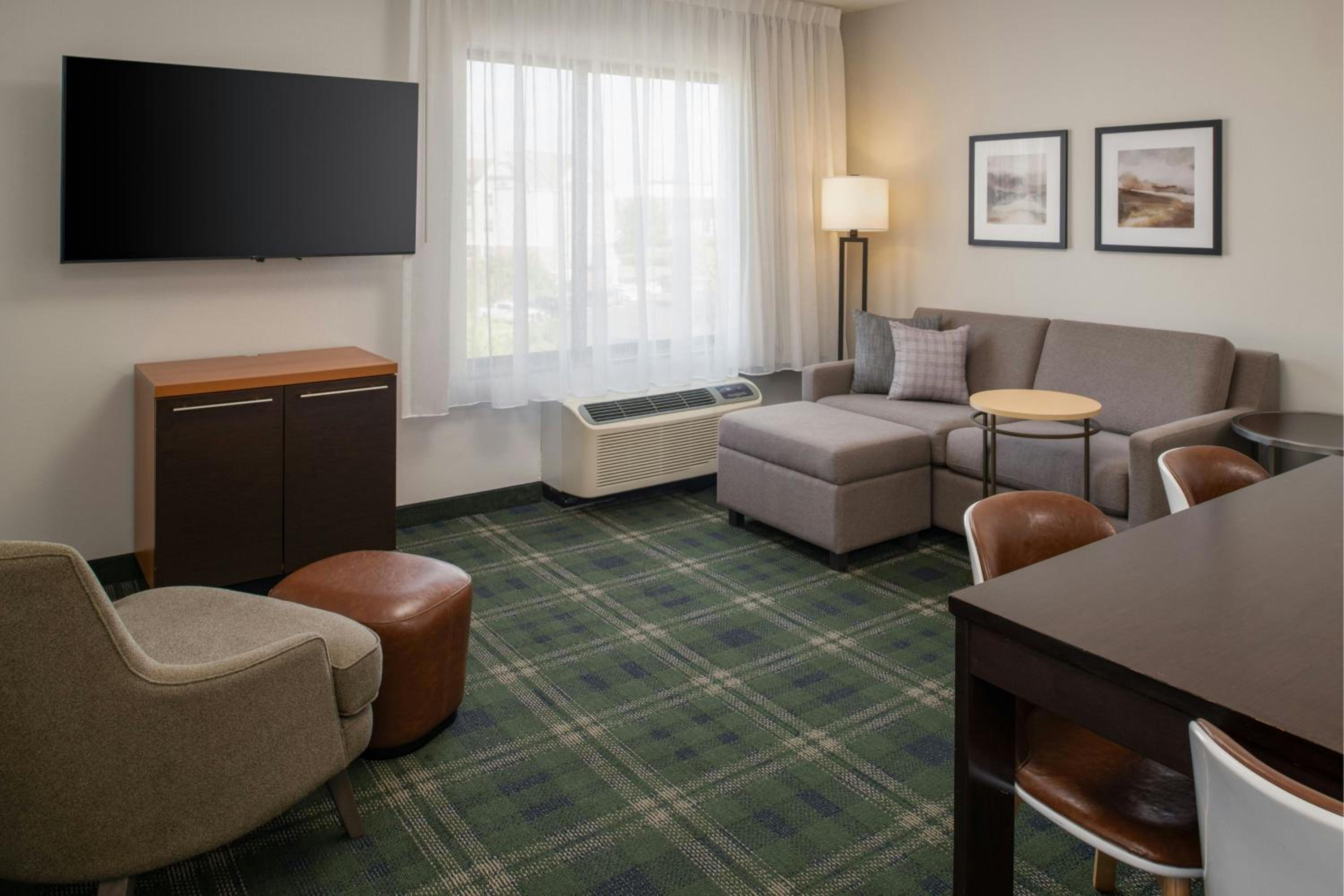 Two-Bedroom Suite with Roll In Shower - Mobility/Hearing Accessible photo 3