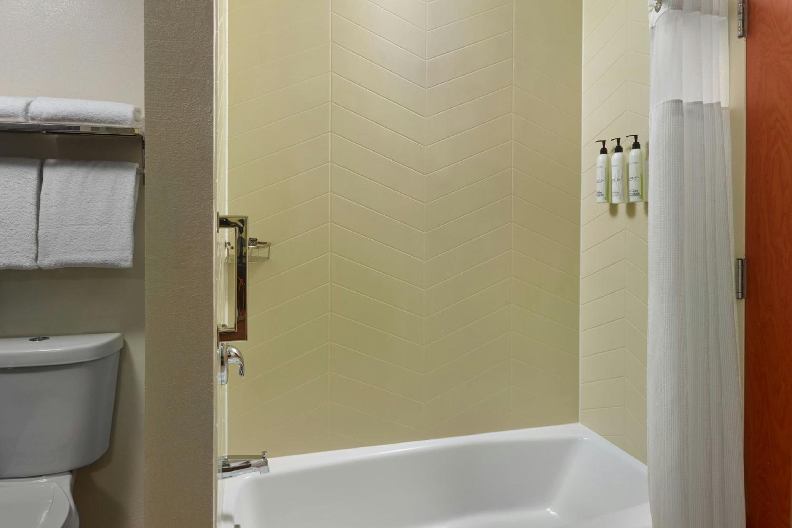 Queen Room with Two Queen Beds - Hearing Accessible - Photo 5