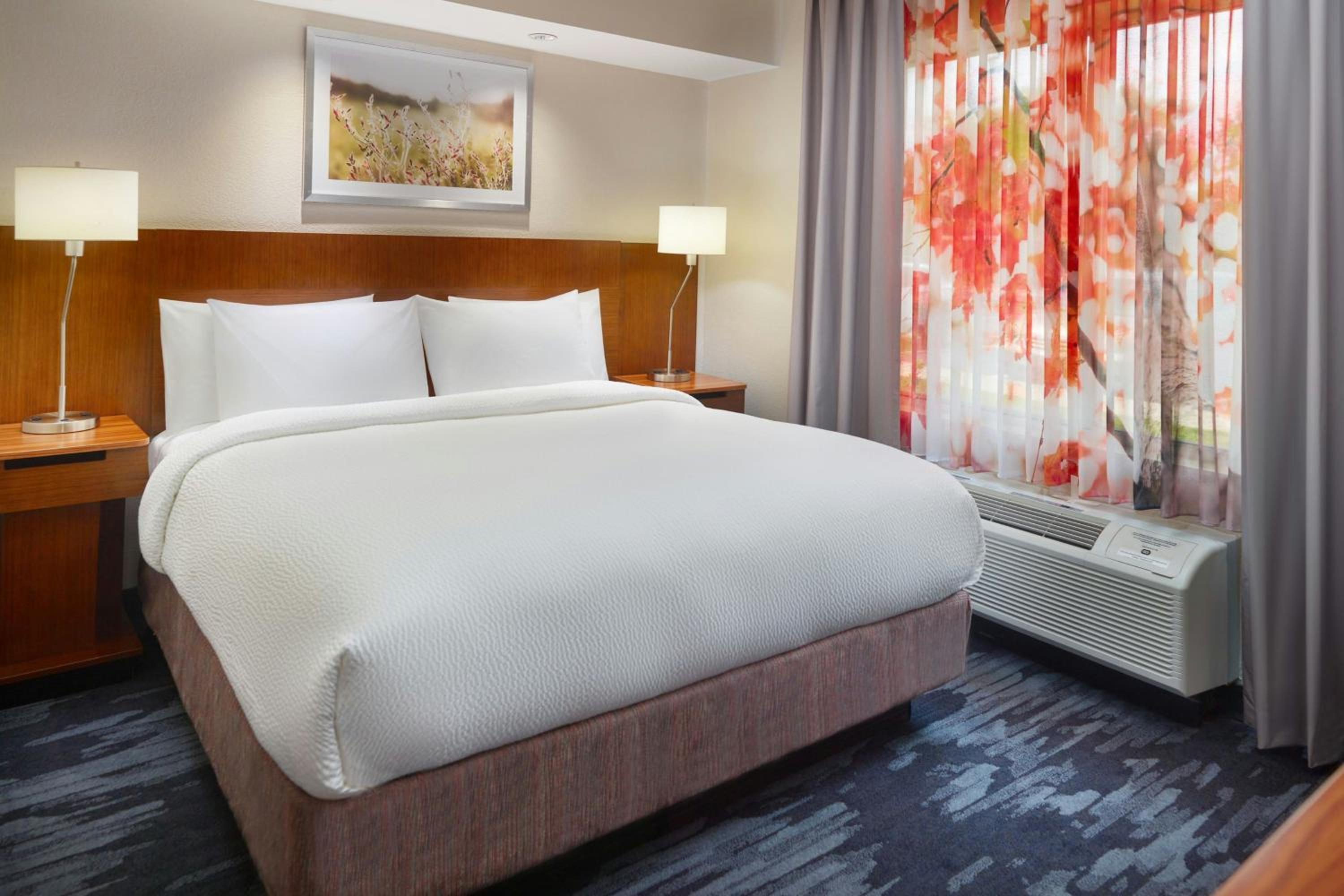 Executive King Suite with Sofa Bed and Tub - Mobility/Hearing Accessible - Photo 3