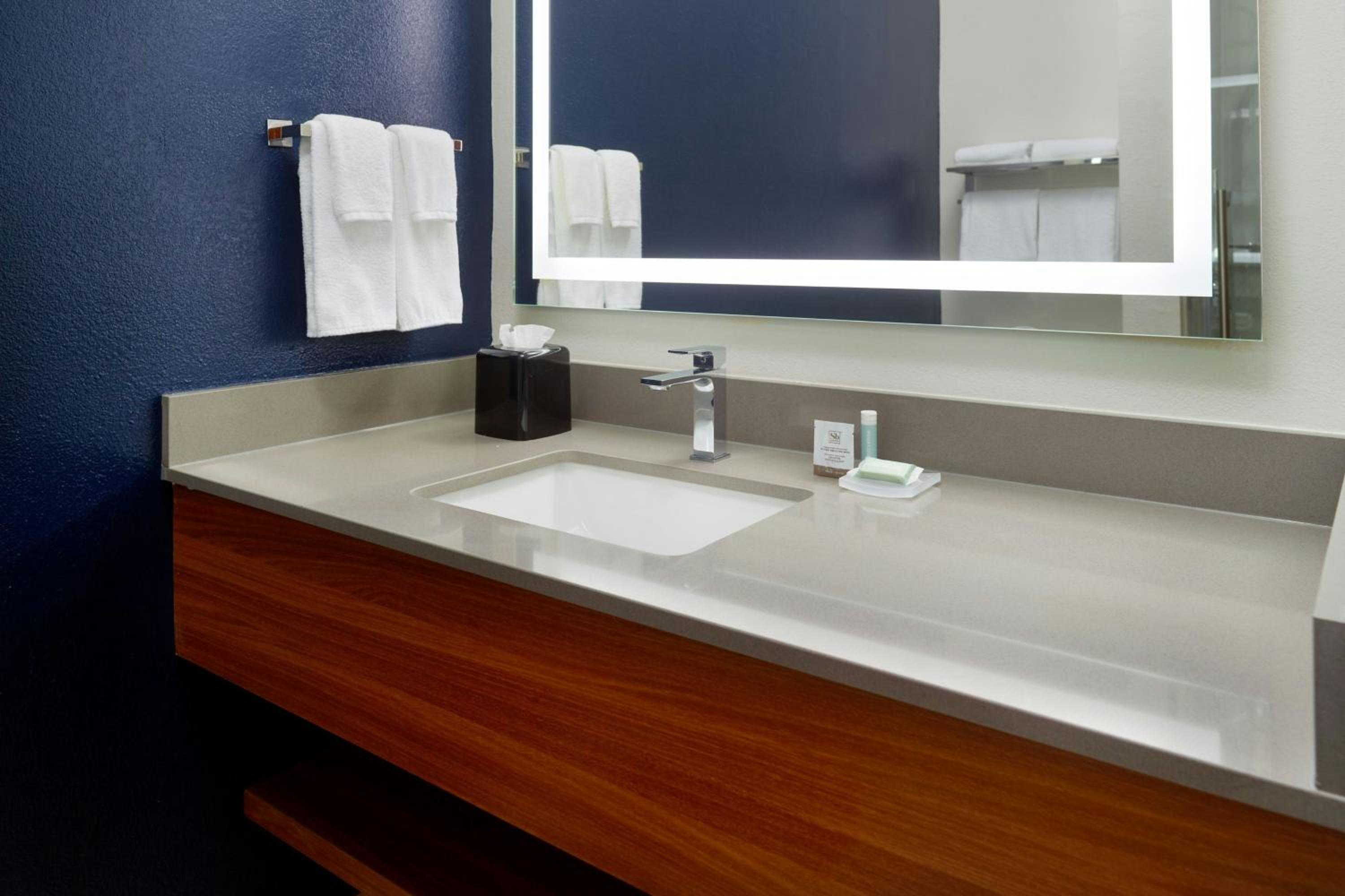 Queen Room with Two Queen Beds - Hearing Accessible - Photo 2