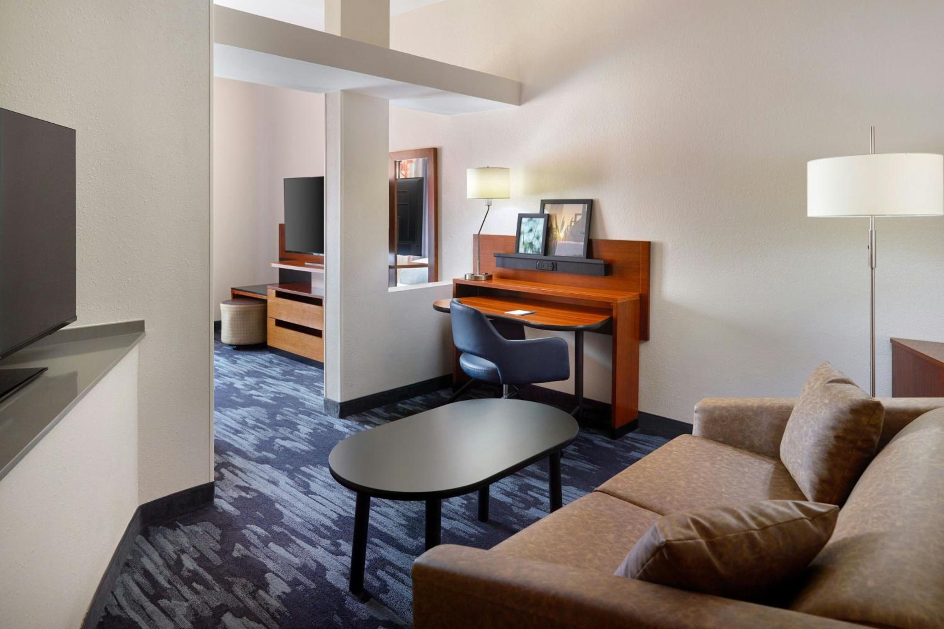 Executive King Suite with Sofa Bed and Tub - Mobility/Hearing Accessible - Photo 4