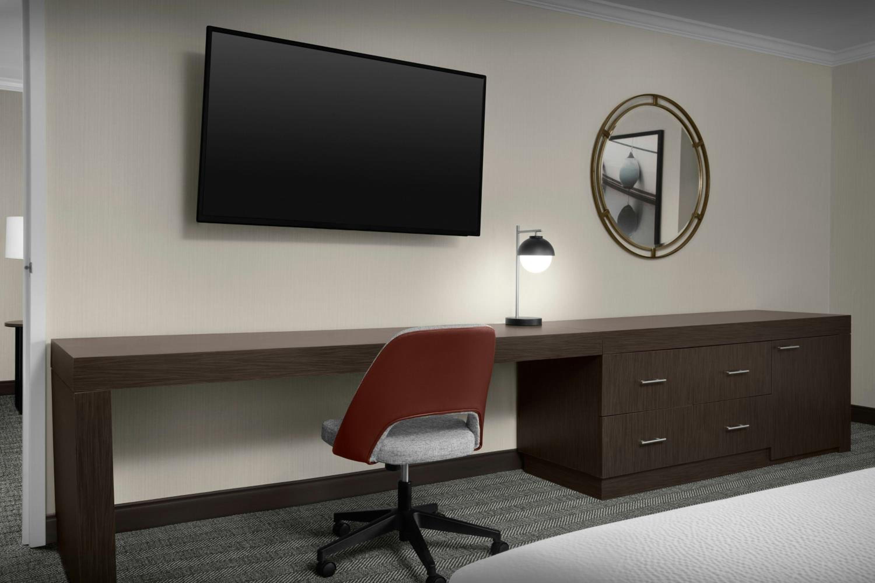 Premium Queen Room with Sunset View - Upper Floor thumbnail 5