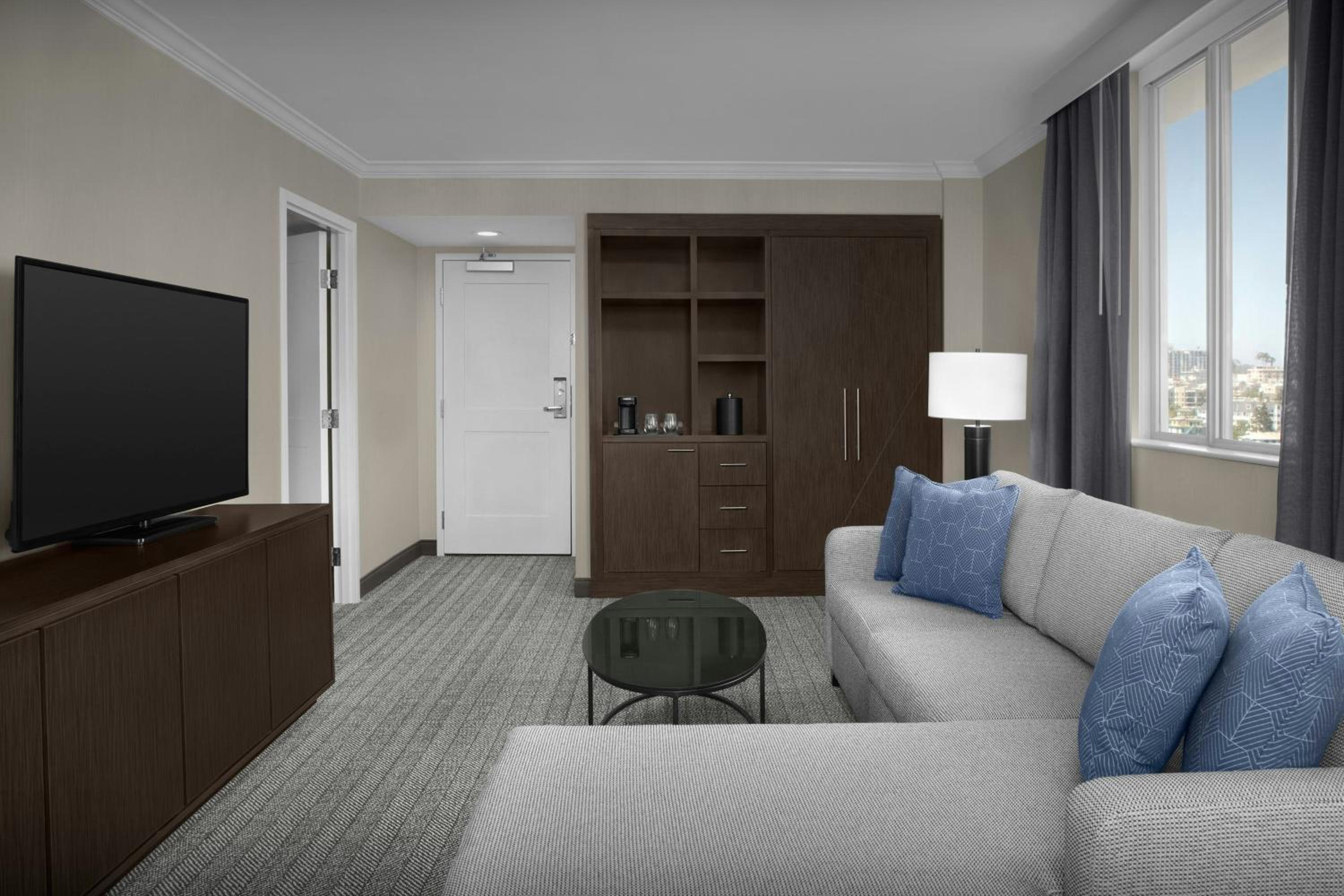 Premium Queen Room with Sunset View - Upper Floor