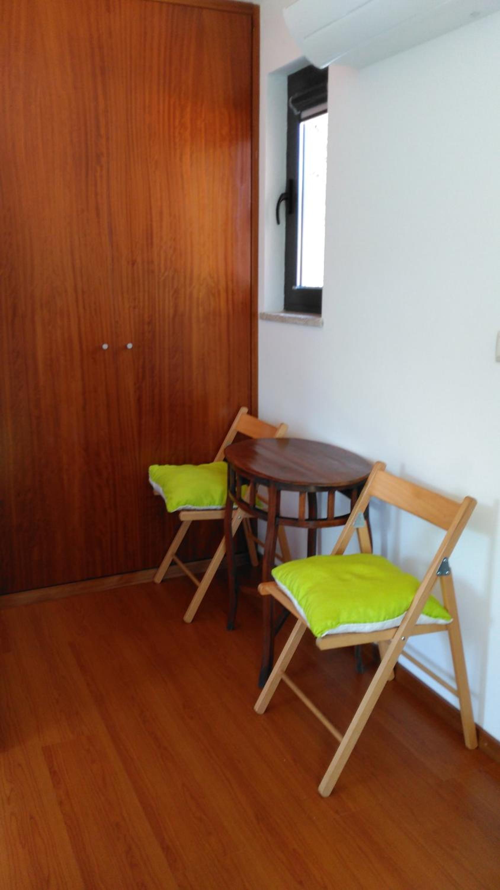 Twin Room with Private Bathroom - Photo 4