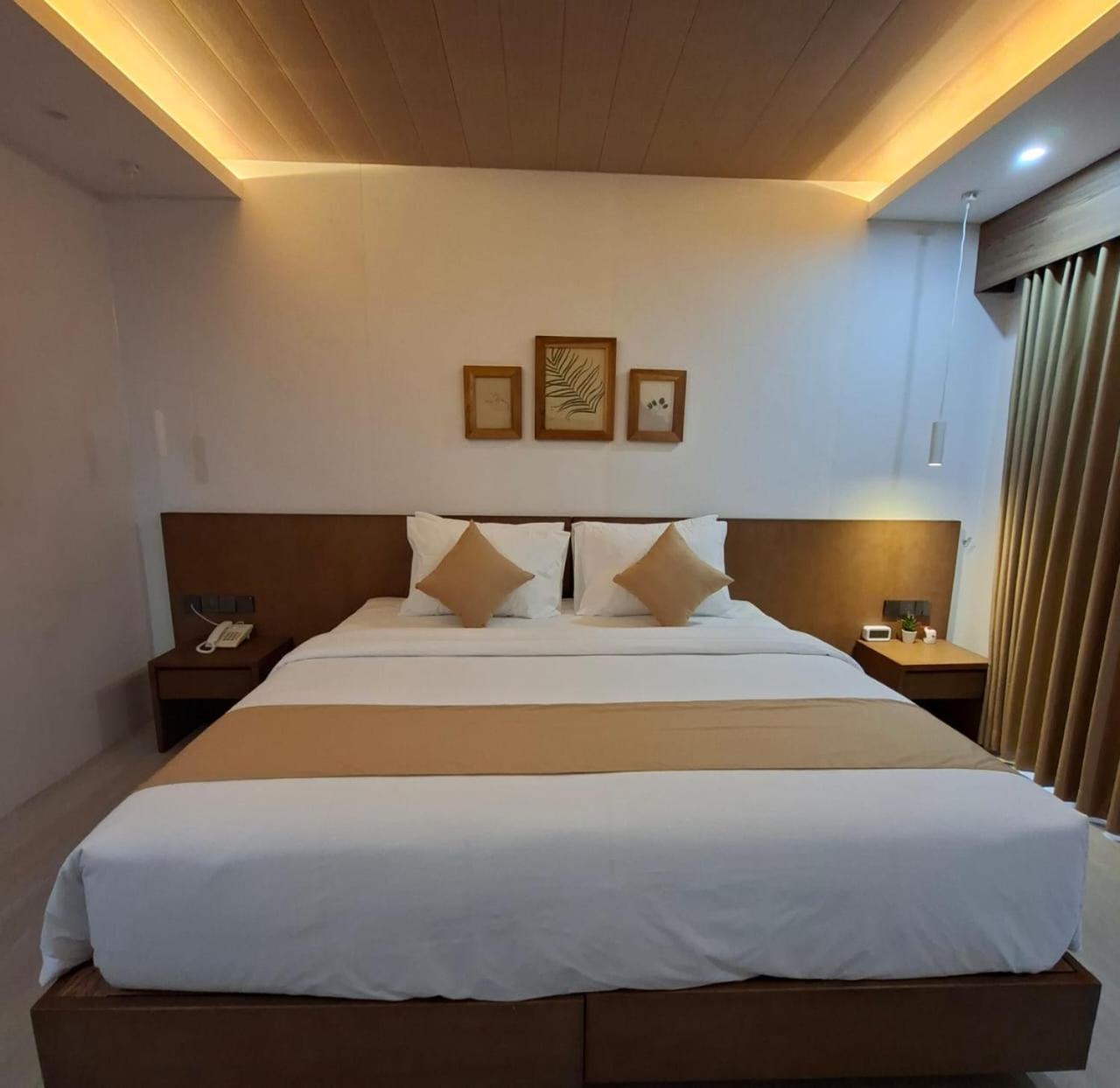 Standard King Room photo 3