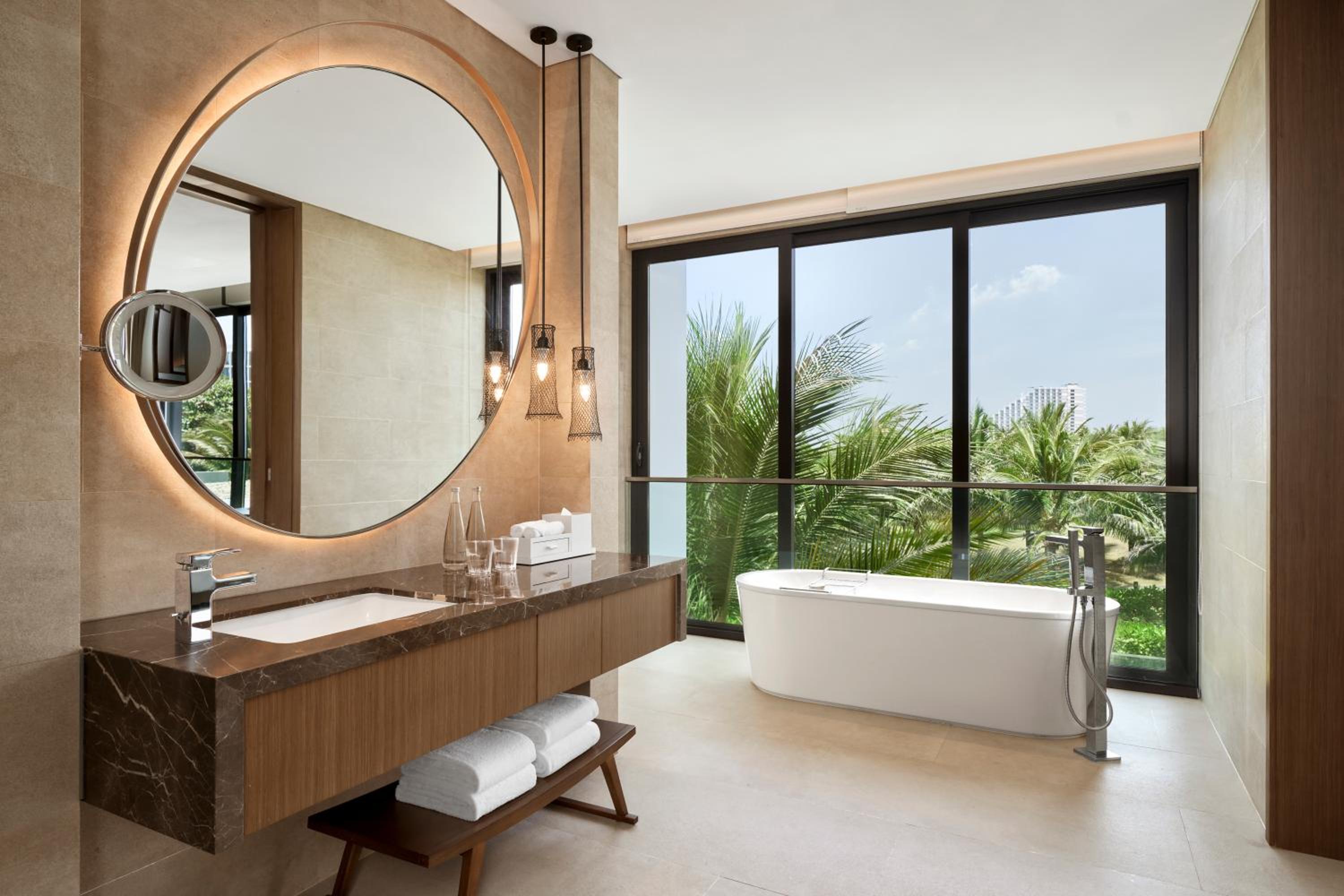 2 Bedroom Villa, Bedroom 1: 1 King, Bedroom 2: 2 Double - Photo 2