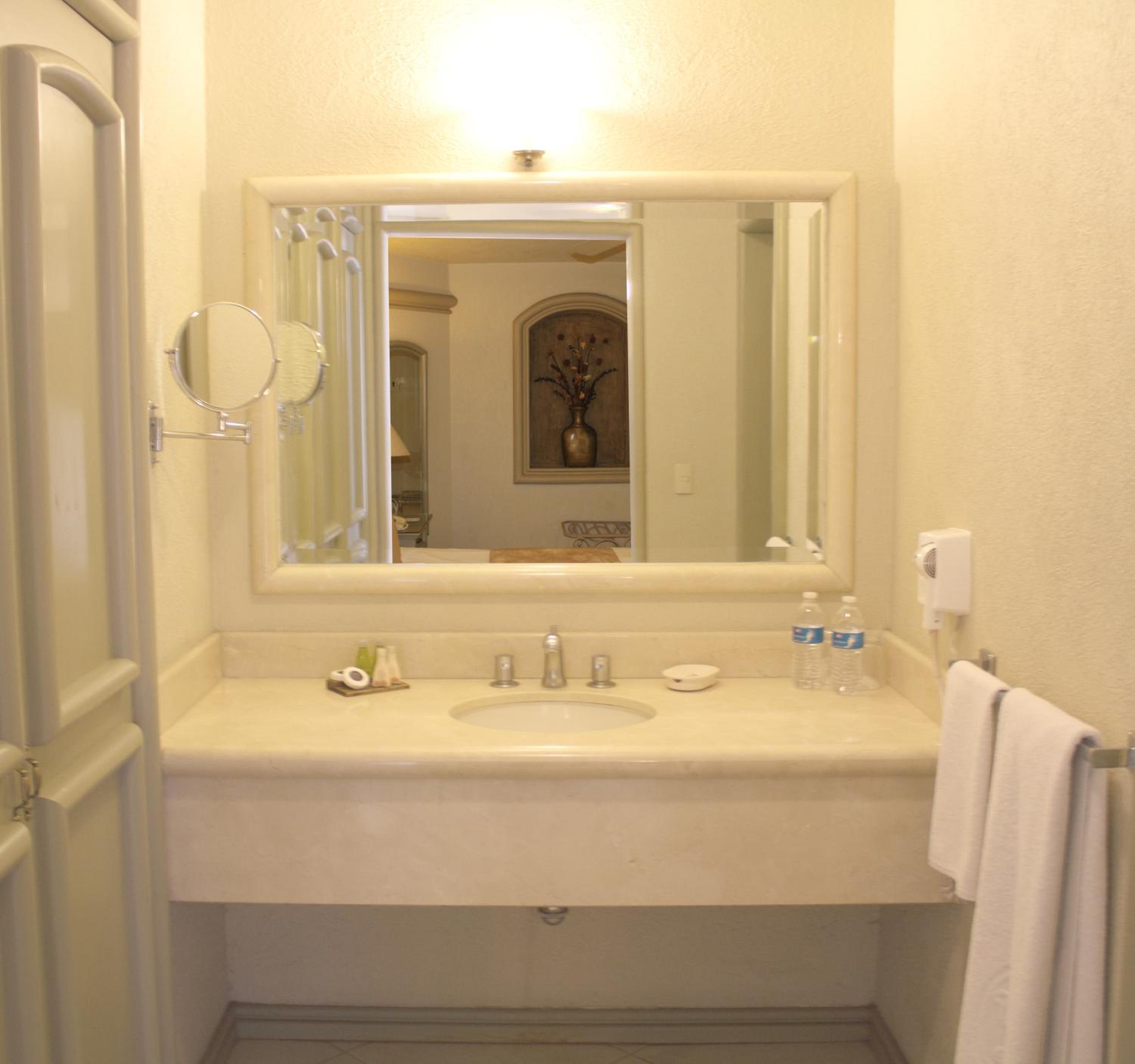 Two-Bedroom Suite - Photo 3