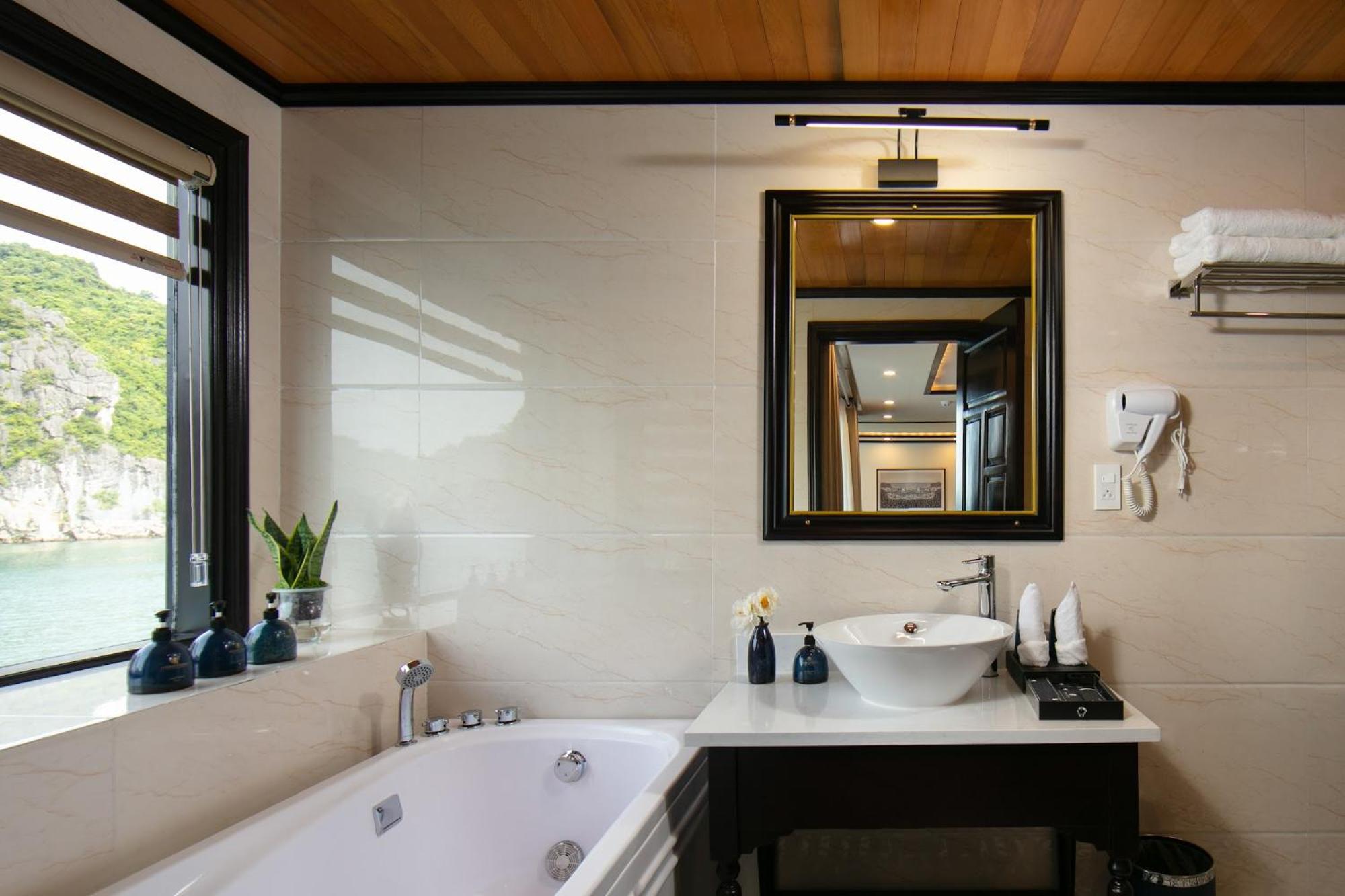 Double or Twin Room with Sea View photo 1