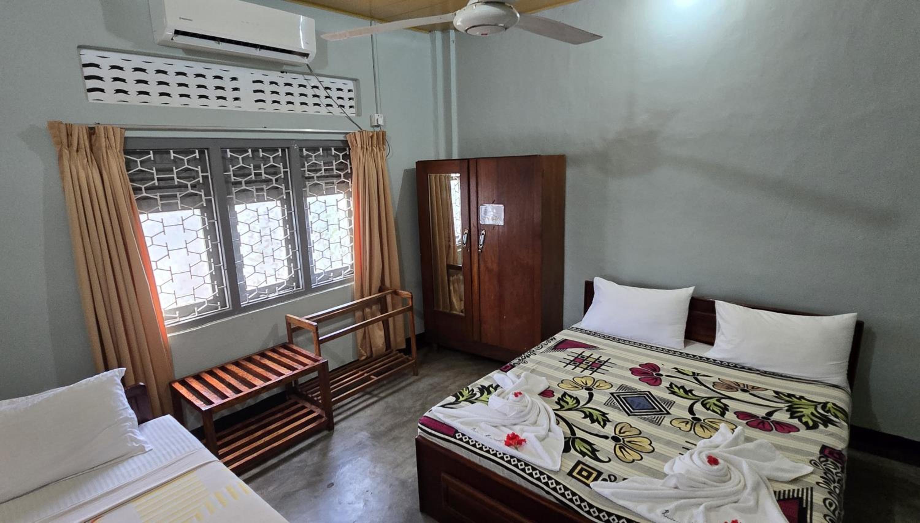 Three-Bedroom House photo 3