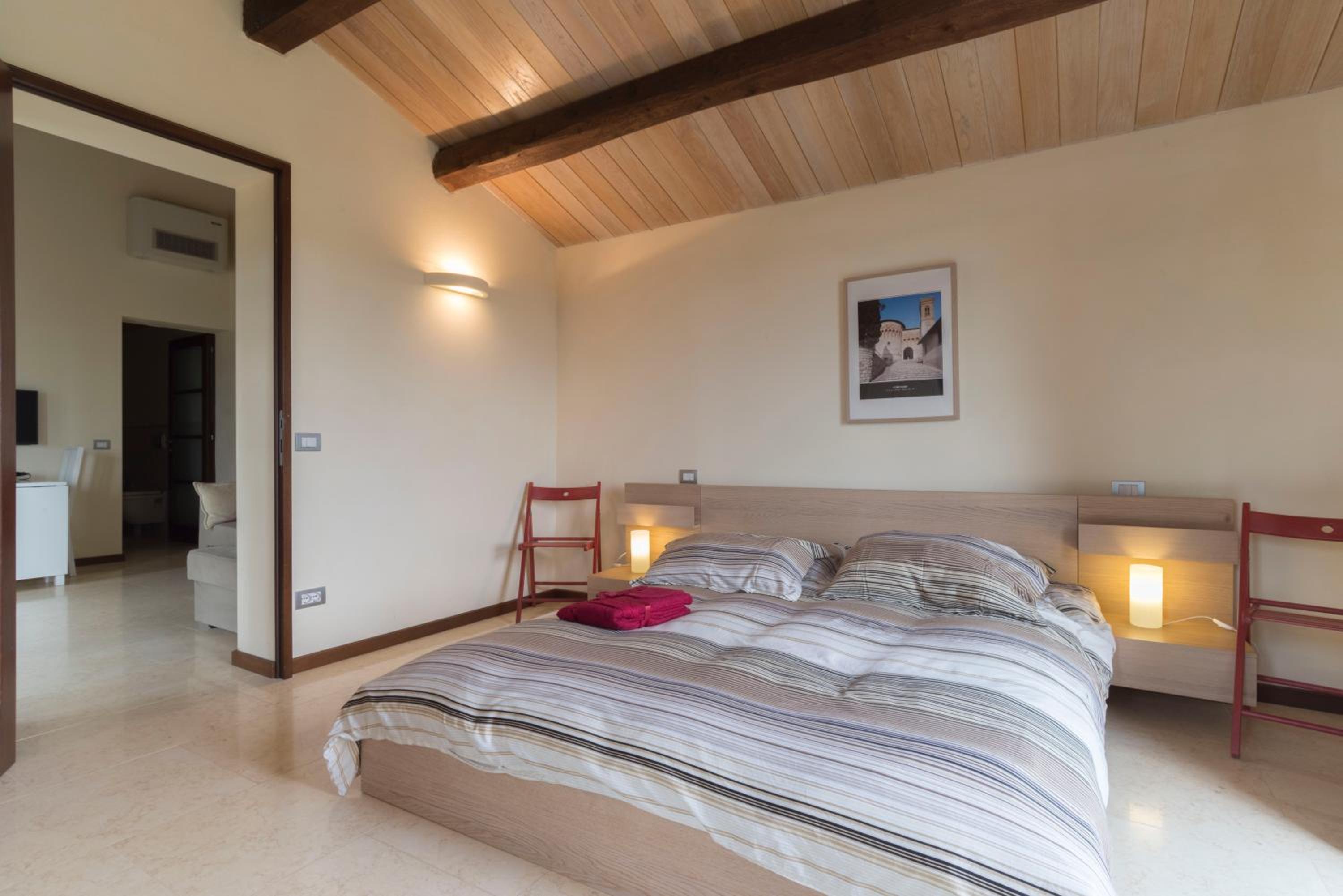 Two-Bedroom Apartment with Lake View photo 1