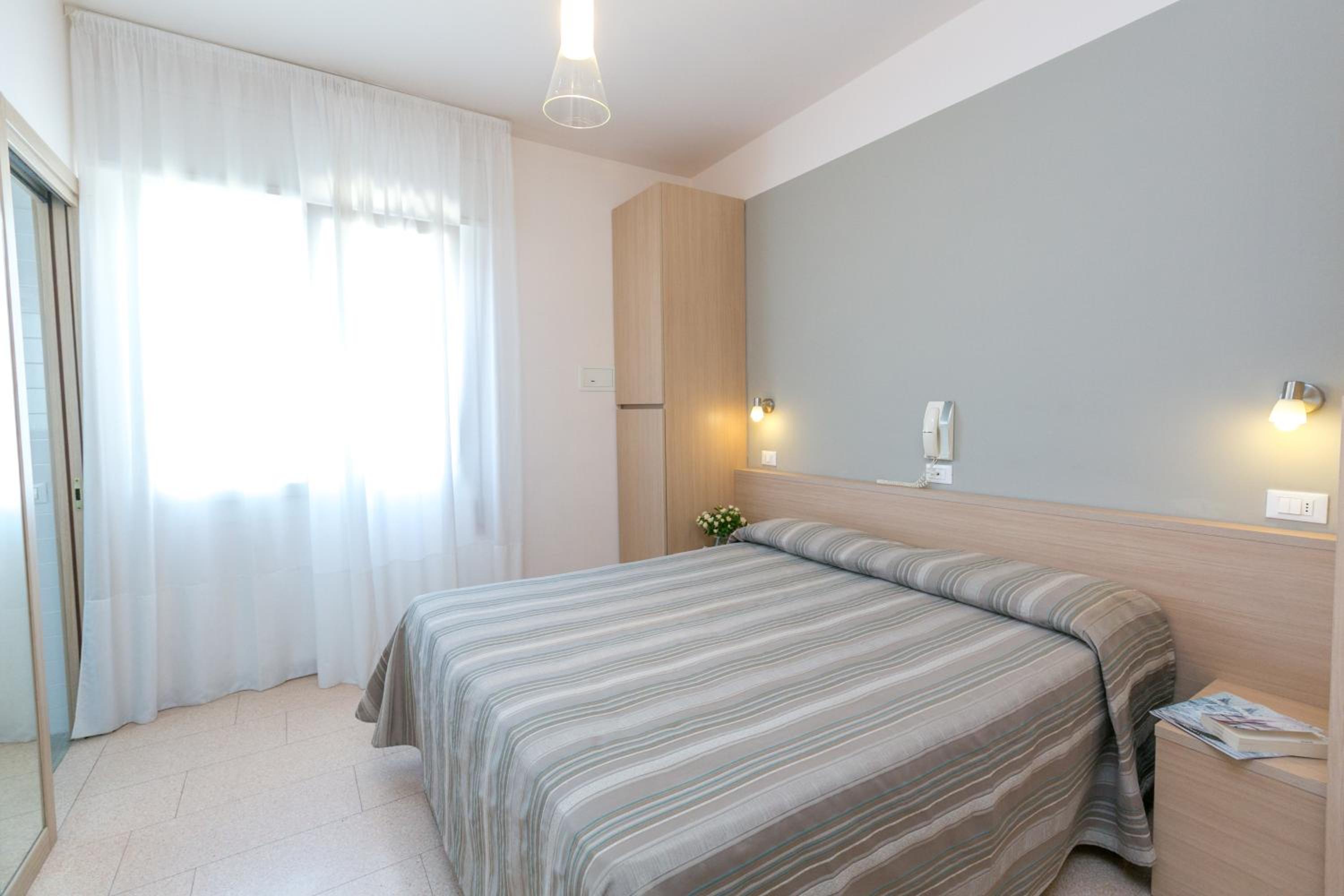 Double or Twin Room - Photo 7