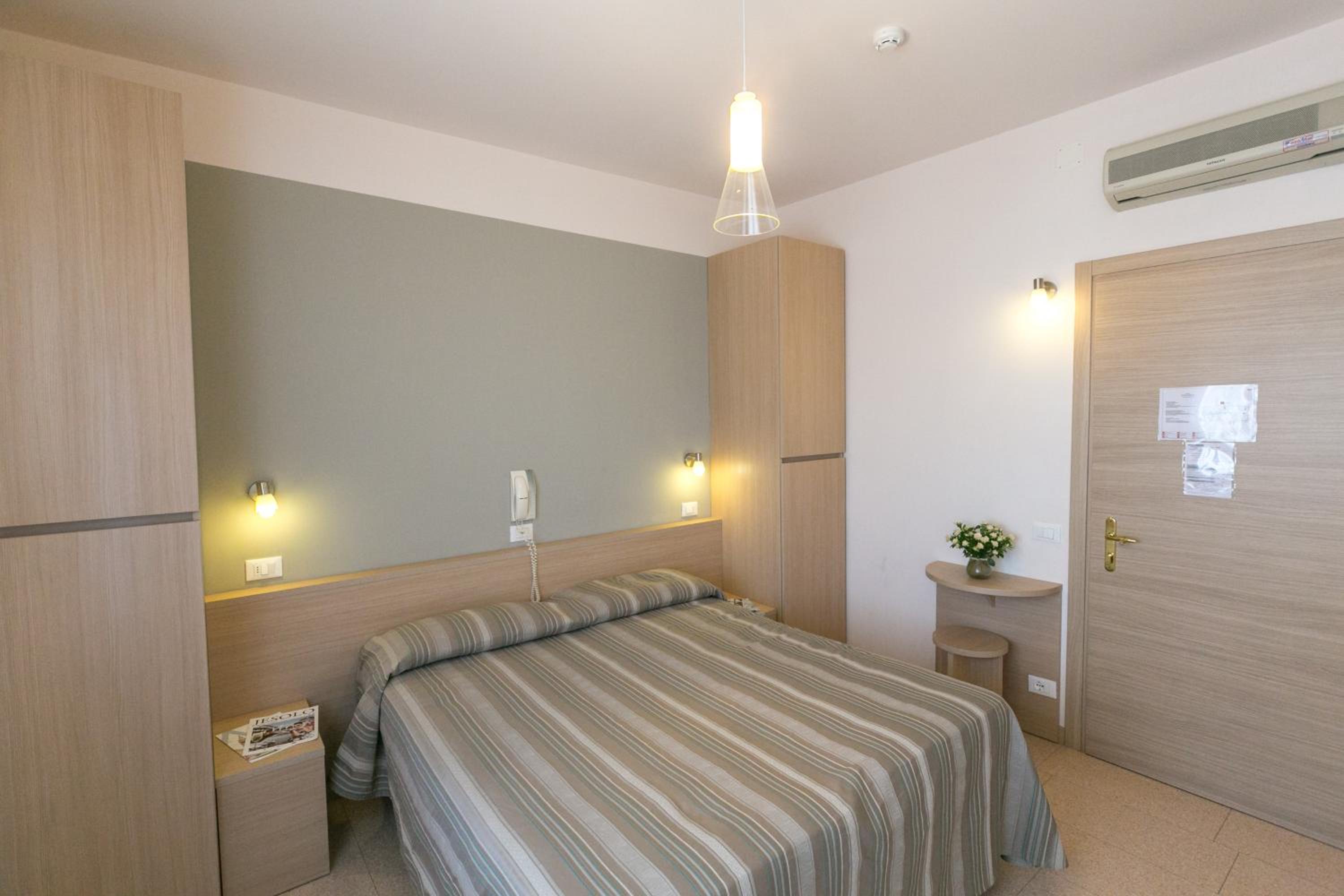 Double or Twin Room - Photo 6