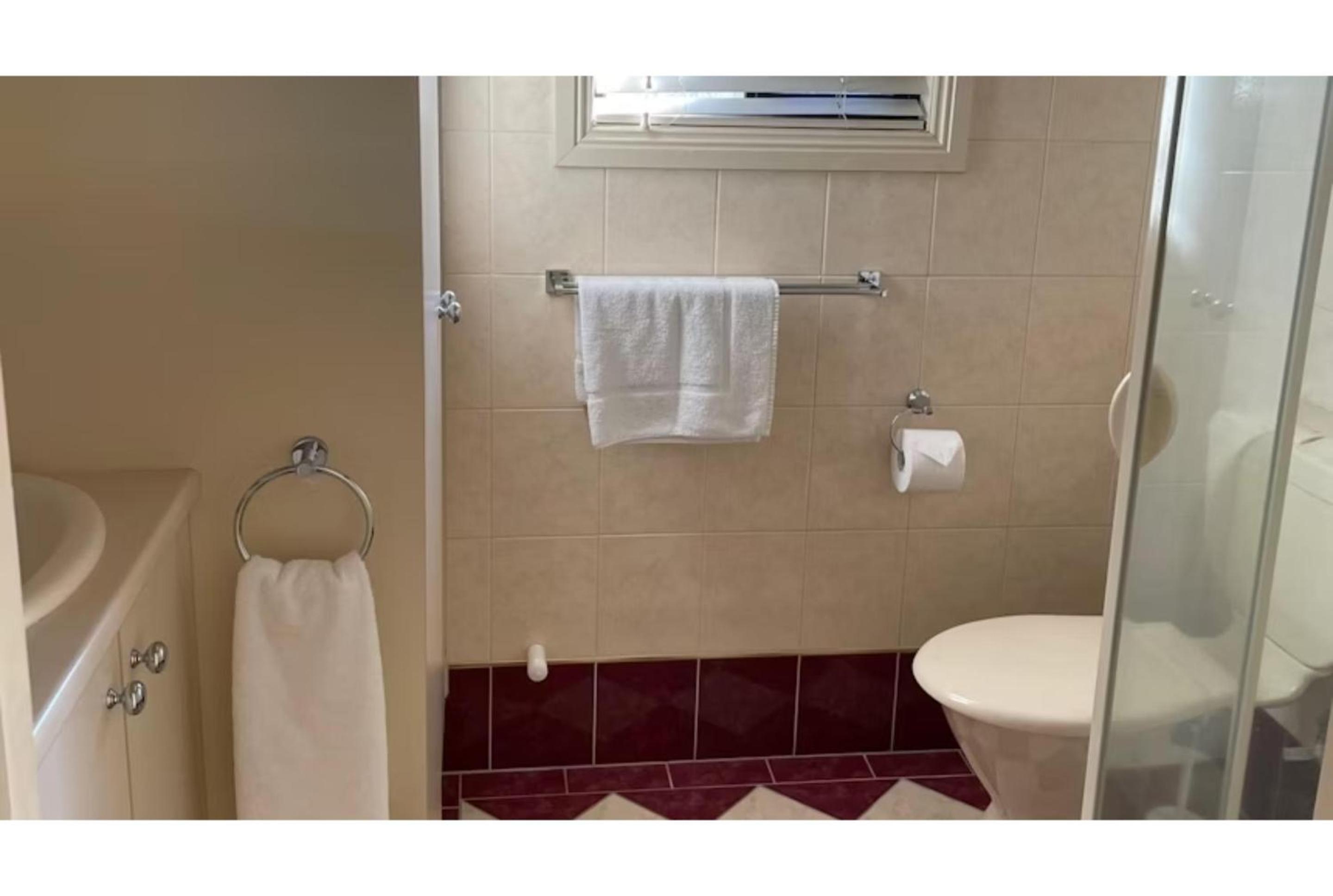 Deluxe 2 Bedroom Beach Cabin - Sleeps 6 - Pet Friendly