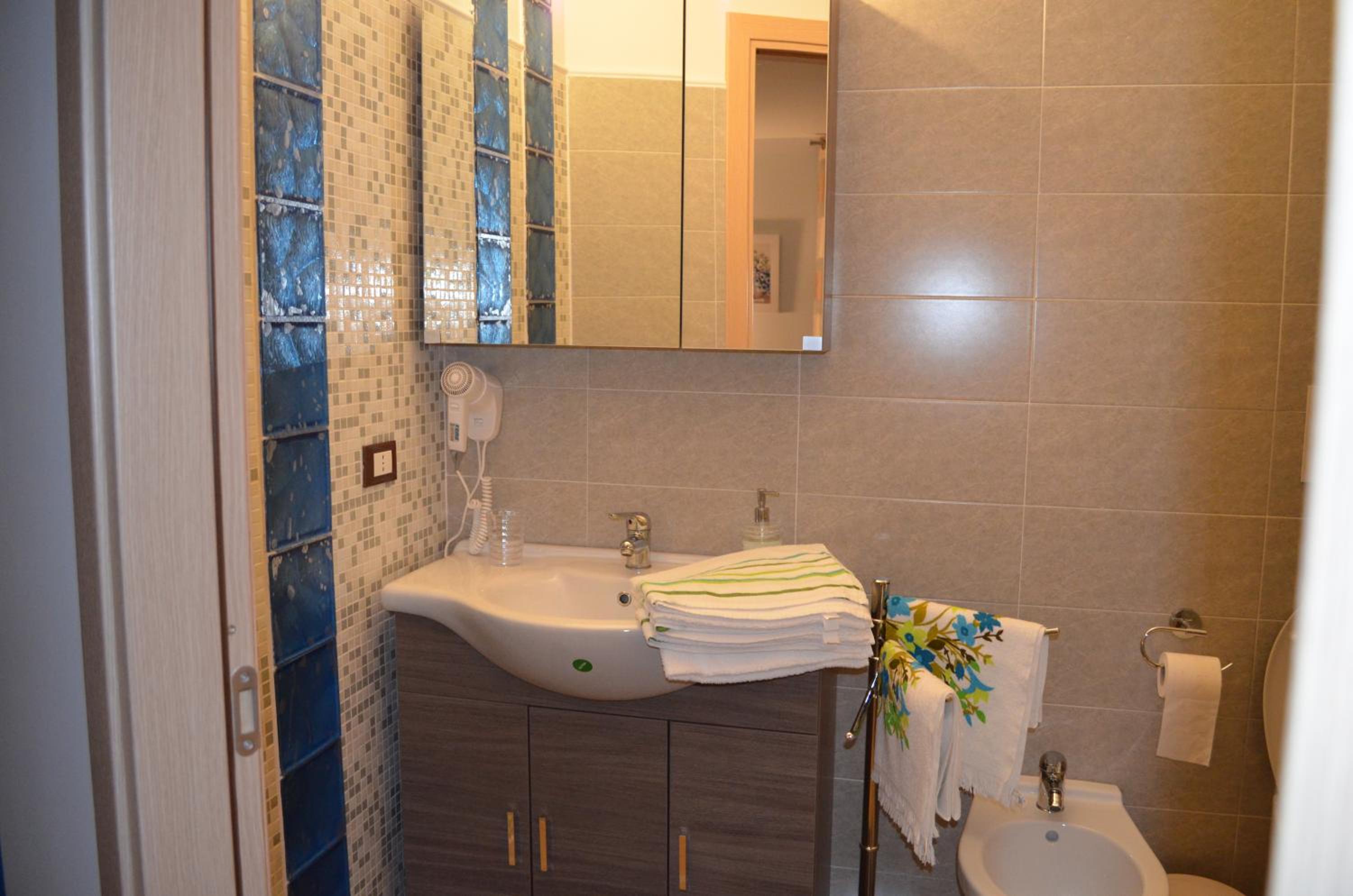 Classic Quadruple Room - Photo 3