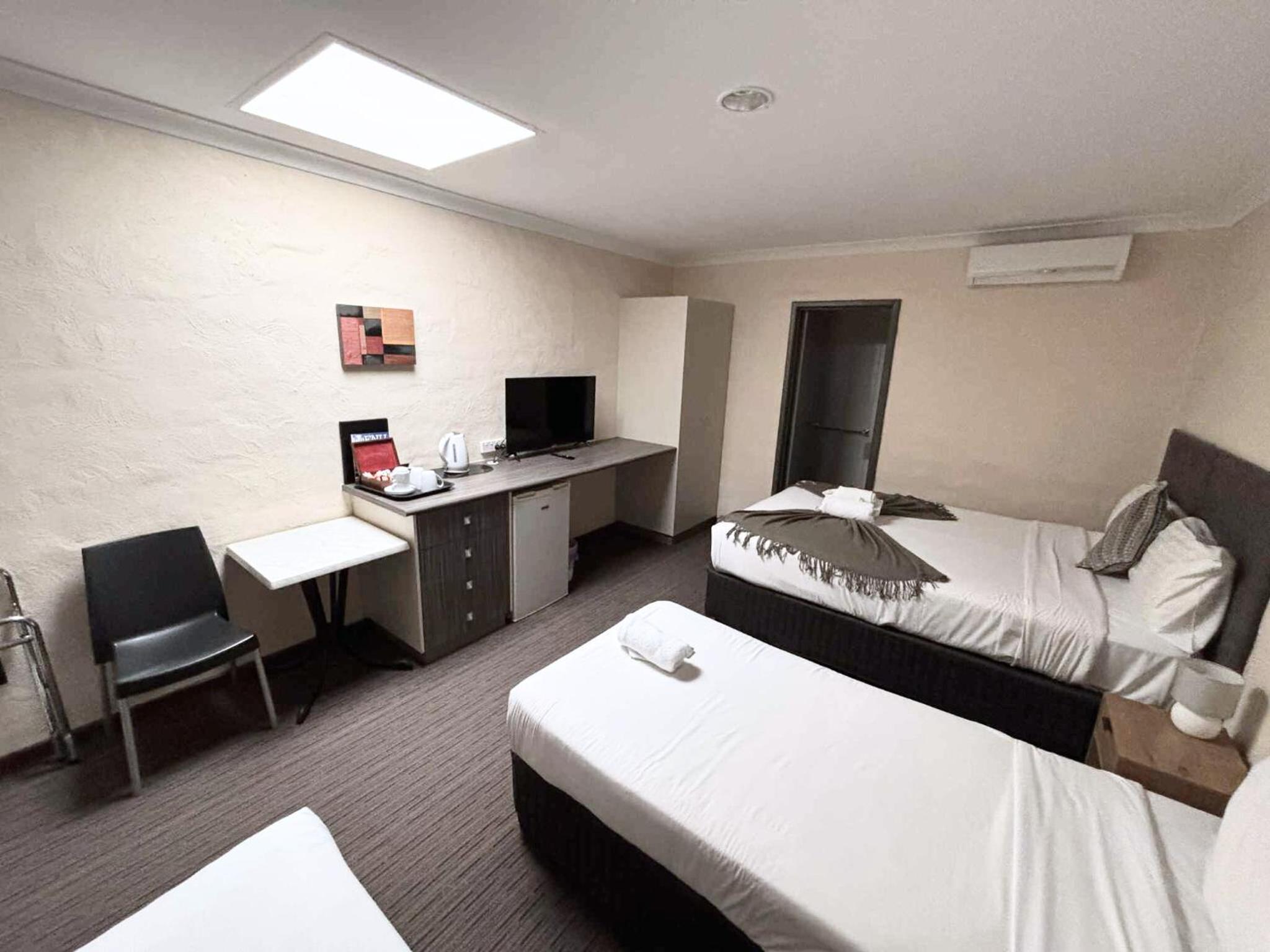 Economy Double Room photo 2
