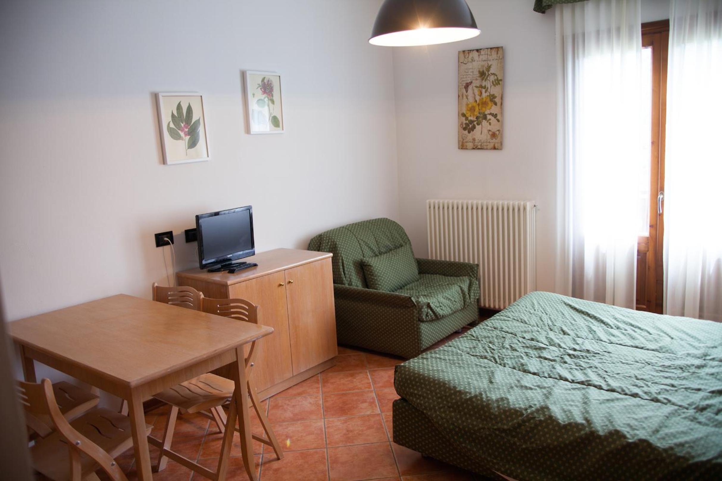 One-Bedroom Apartment with Balcony photo 3