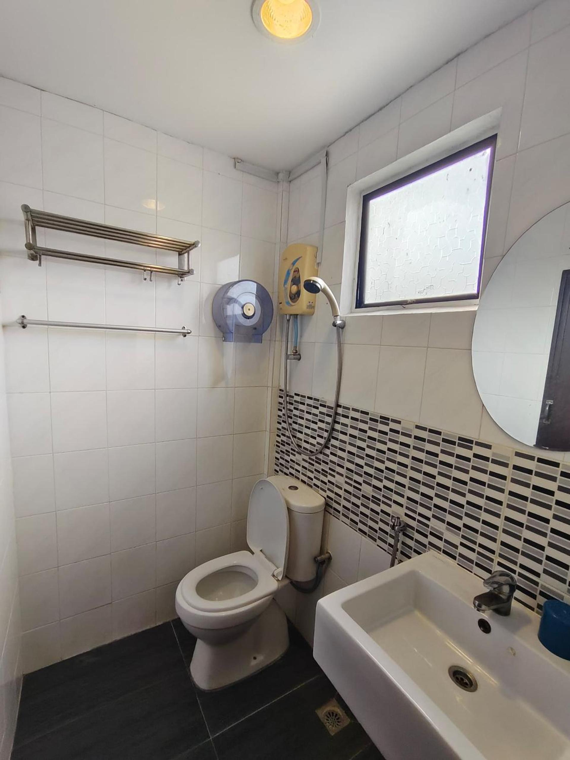 Twin Room with Private Bathroom photo 1
