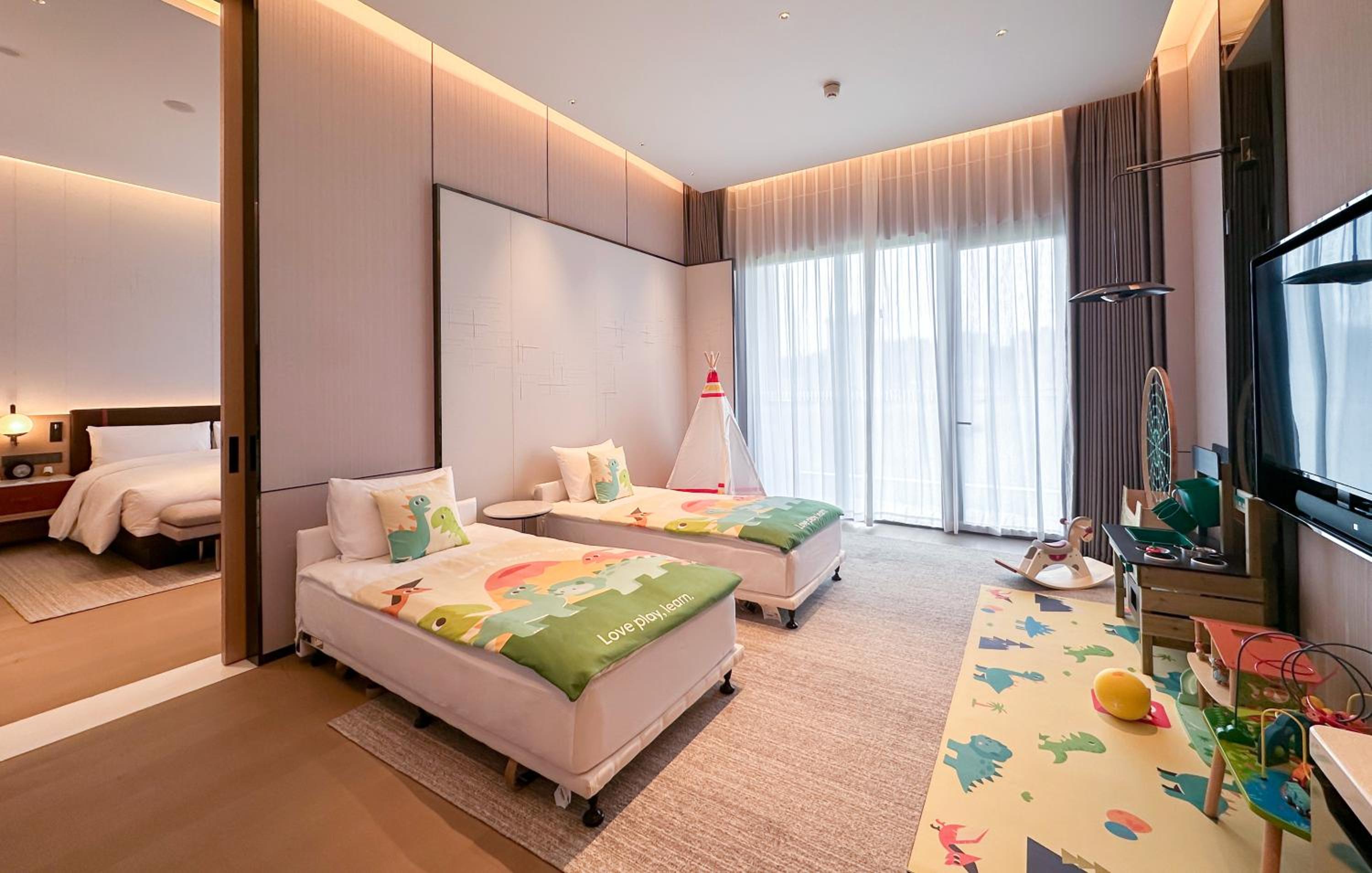 Family Premium Suite photo 1