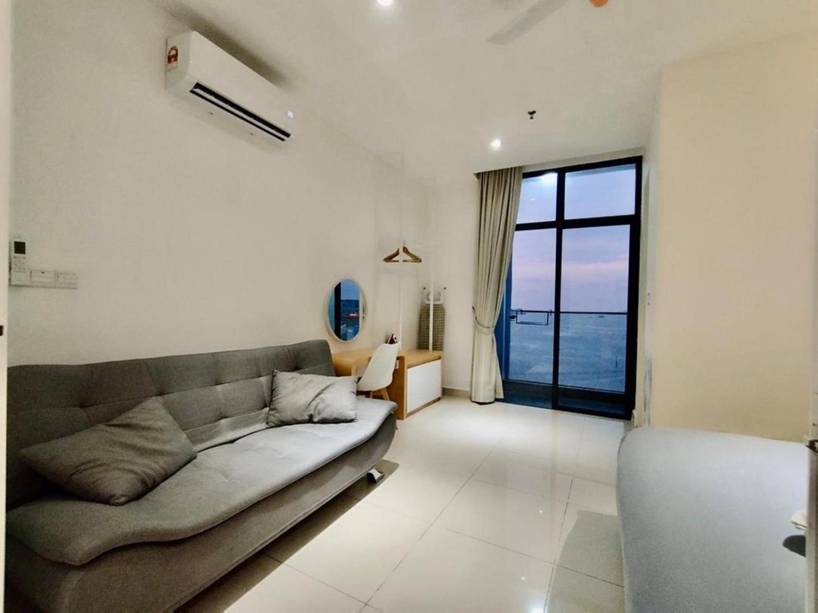 One-Bedroom Apartment with Sea View