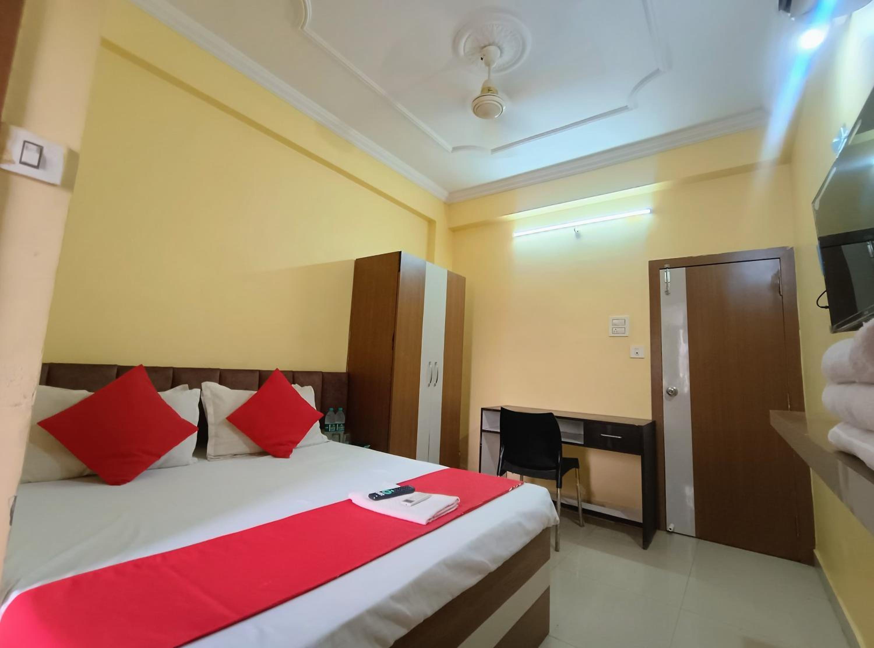 Deluxe Room - Photo 6