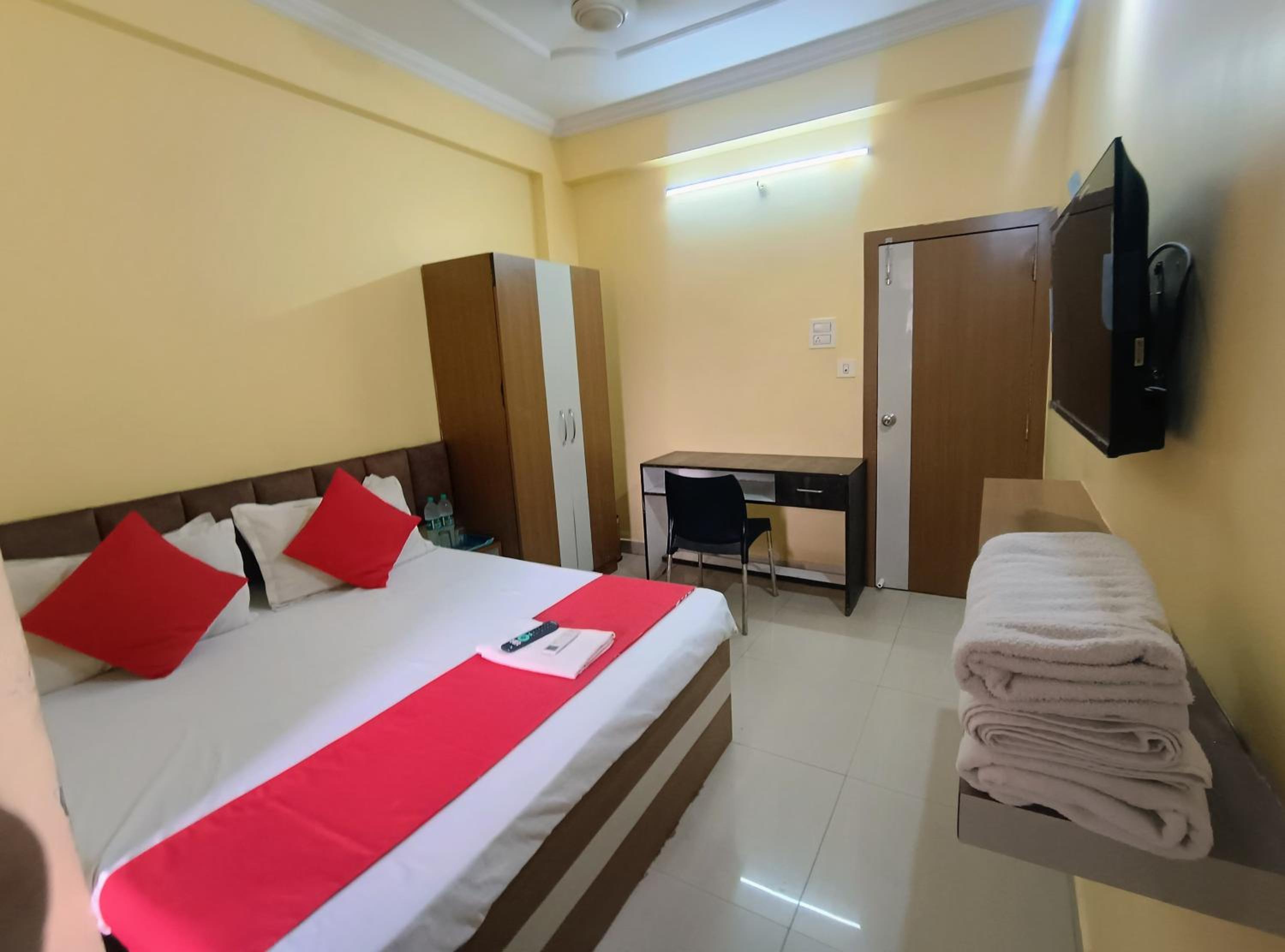 Deluxe Room - Photo 2