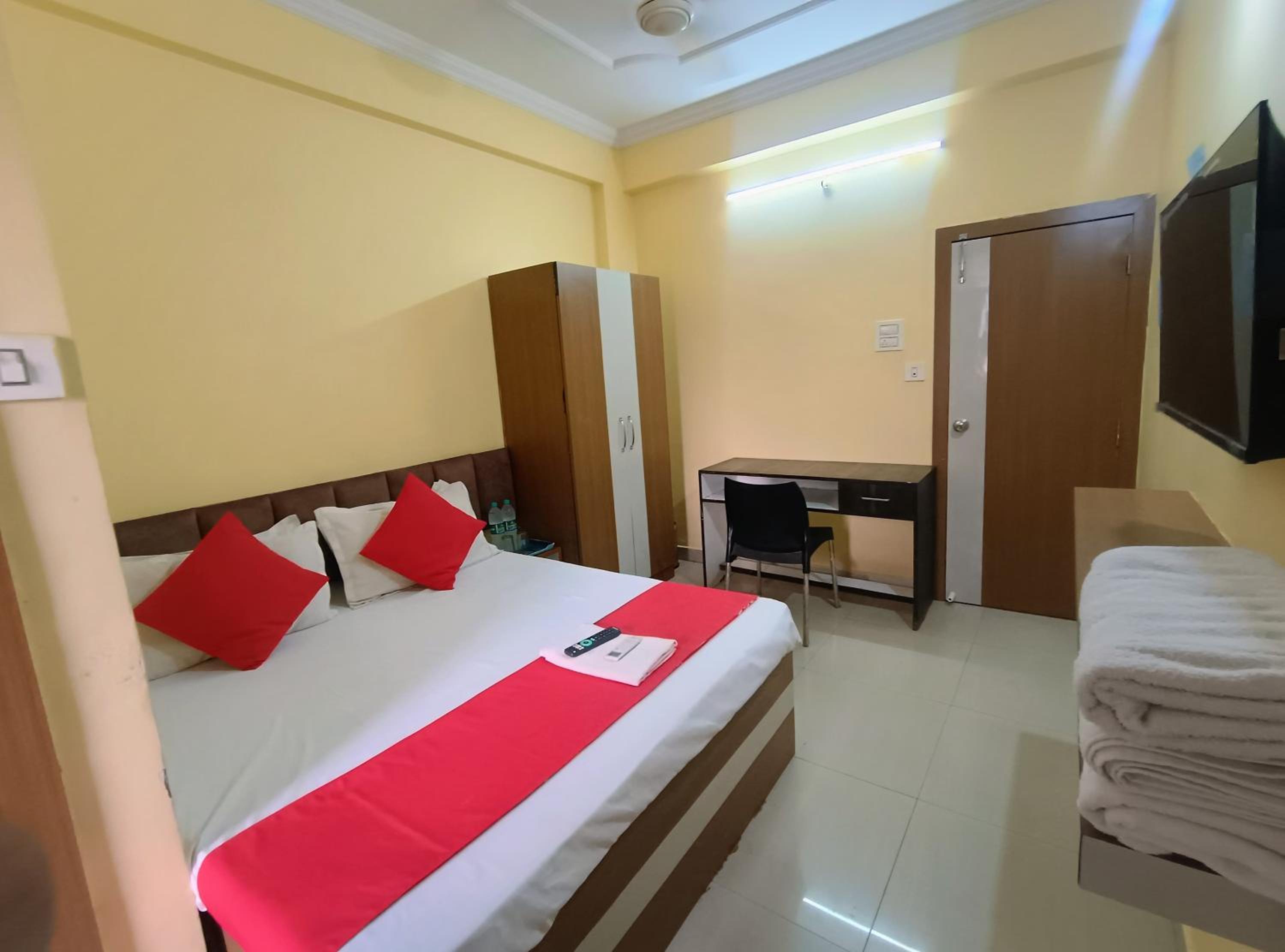 Deluxe Room - Photo 3