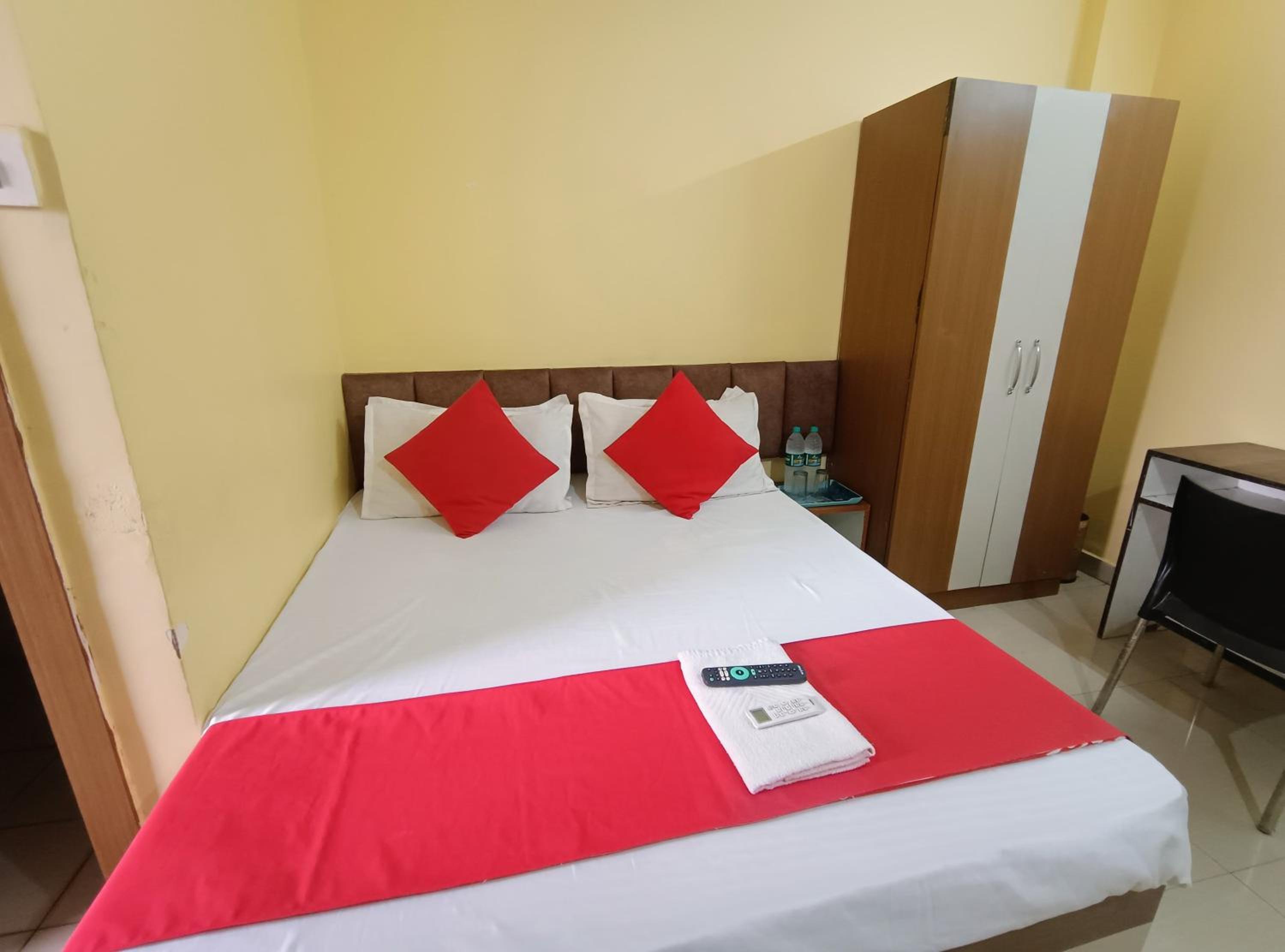 Deluxe Room - Photo 7