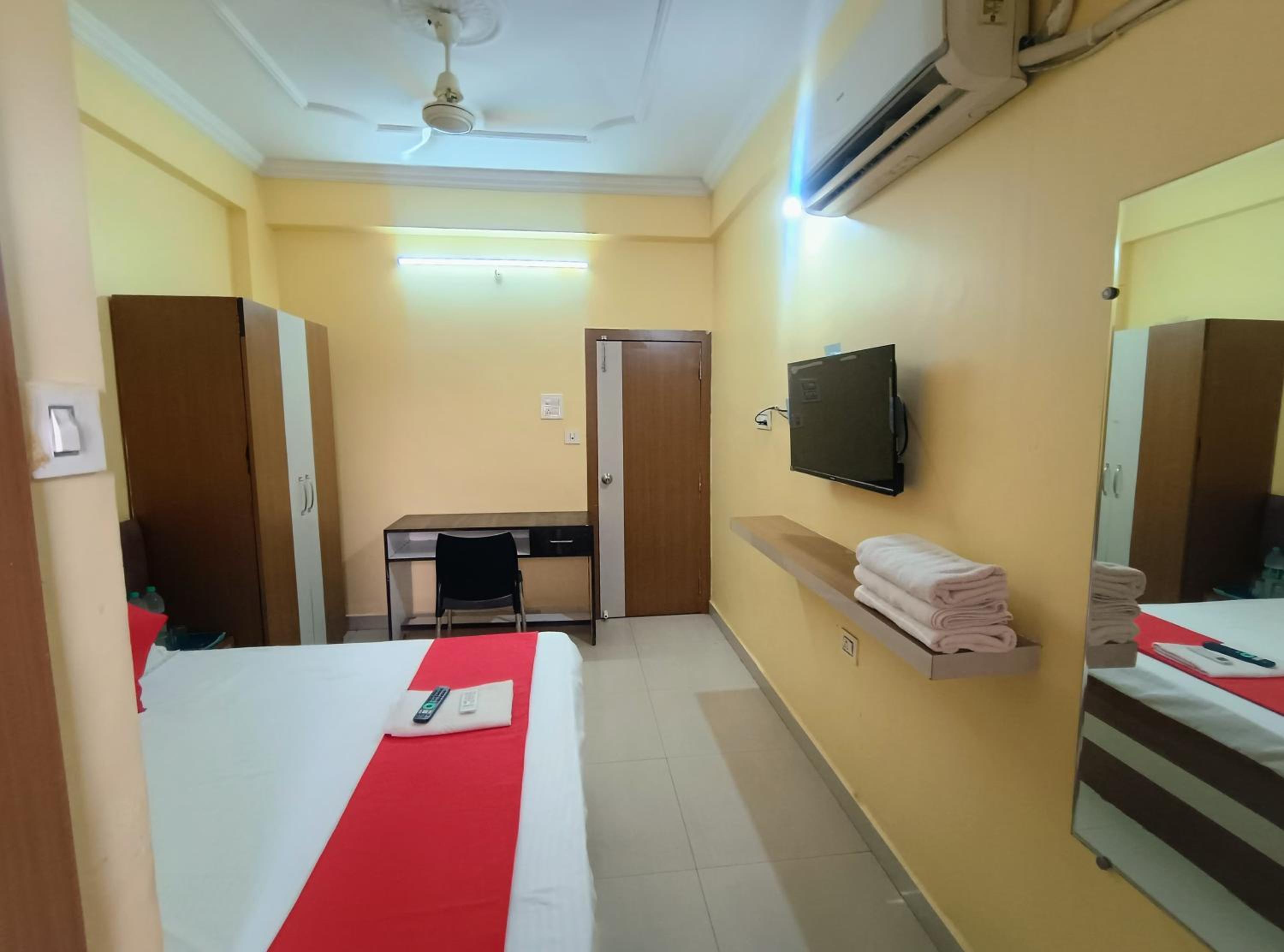 Deluxe Room - Photo 9