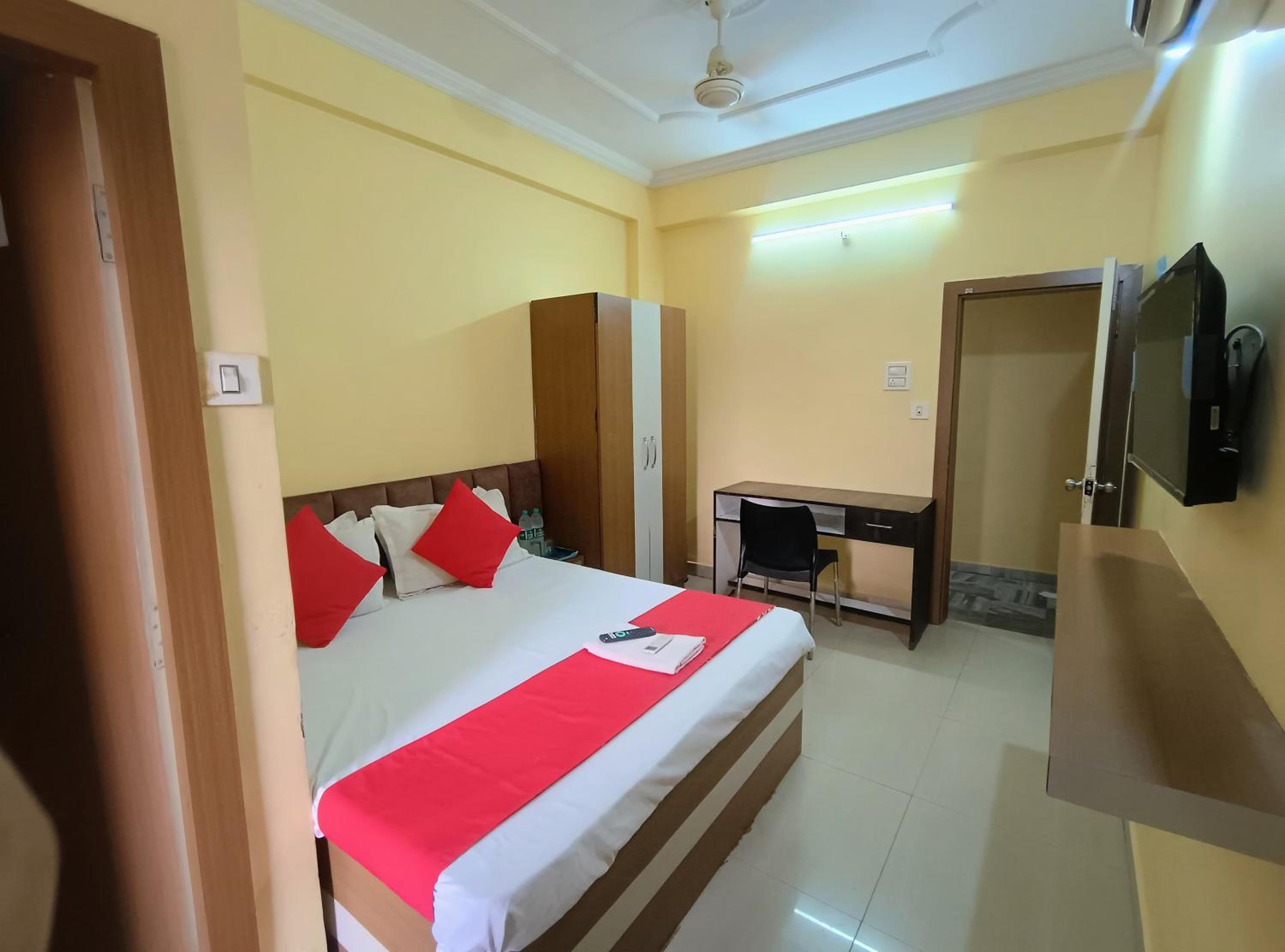 Deluxe Room - Photo 11