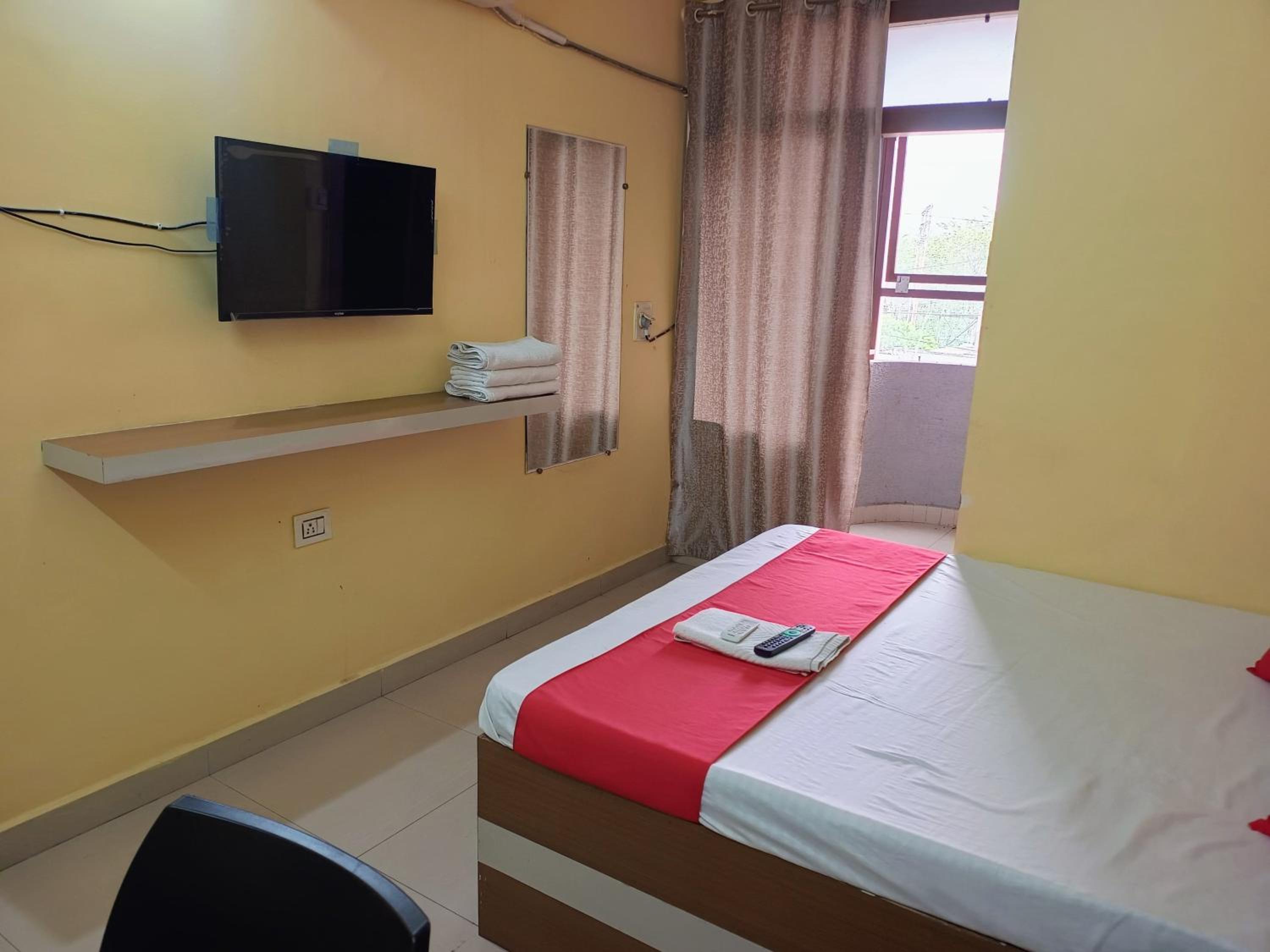 Deluxe Room - Photo 21