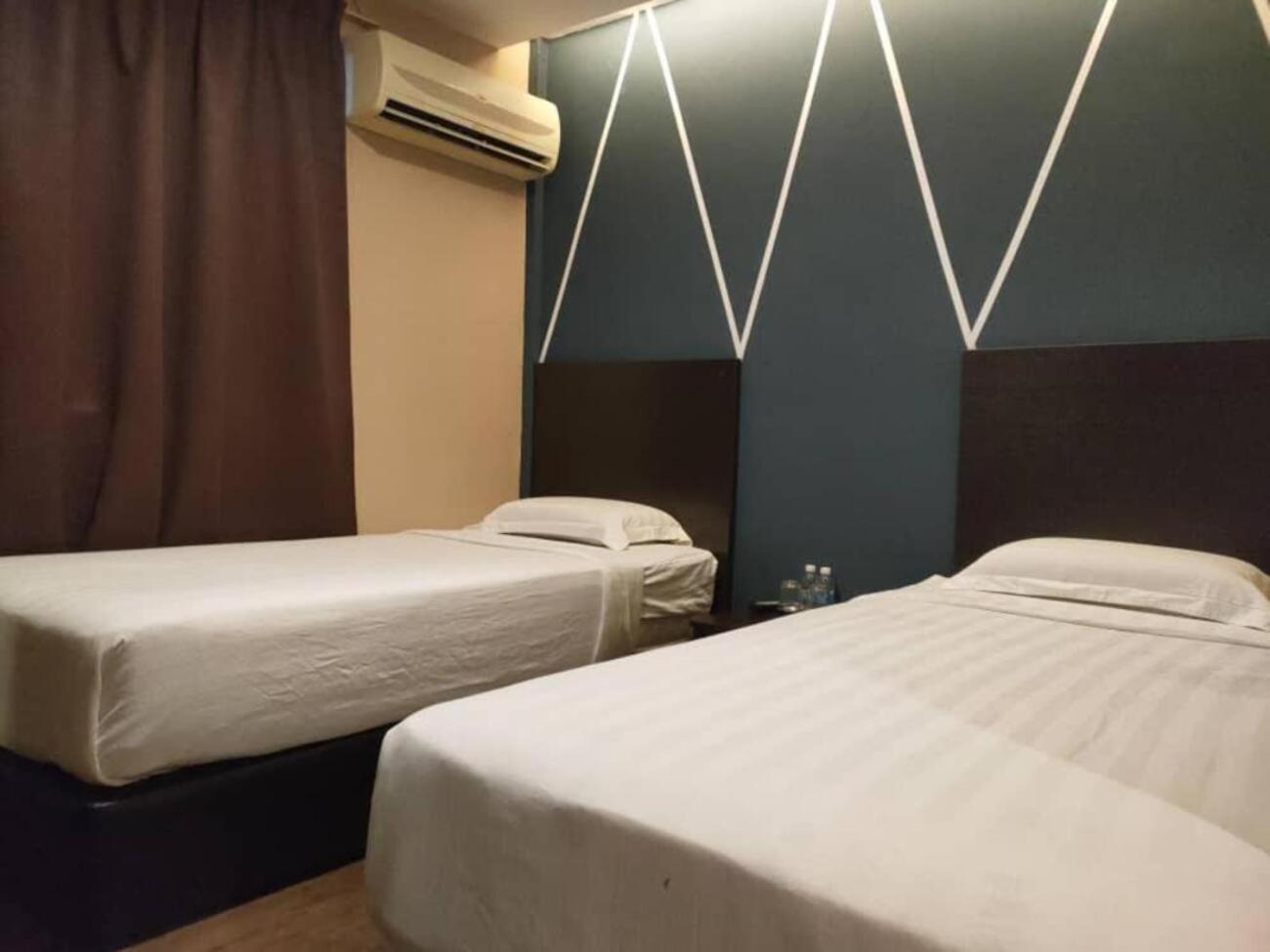 Twin Room with Private Bathroom photo 1