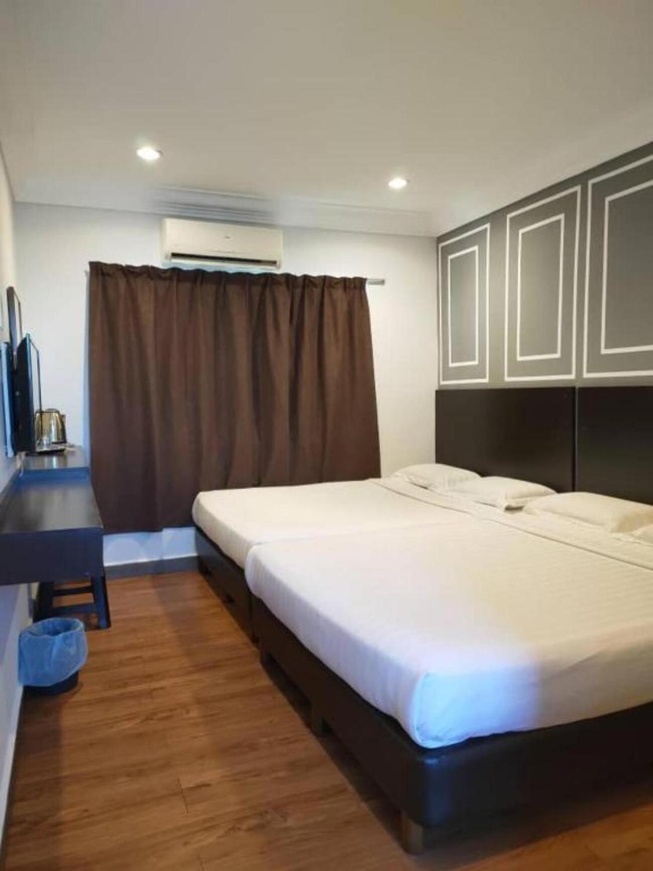 Quadruple Room with Private Bathroom photo 1