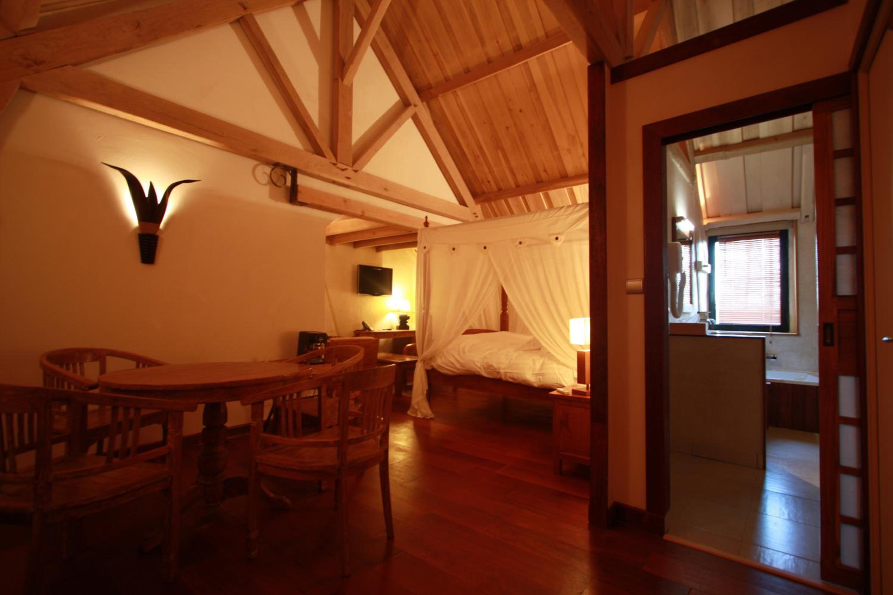 Deluxe Double Room with Spa Access - Photo 8
