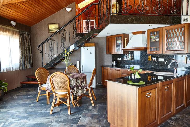 Apartment - Split Level photo 2