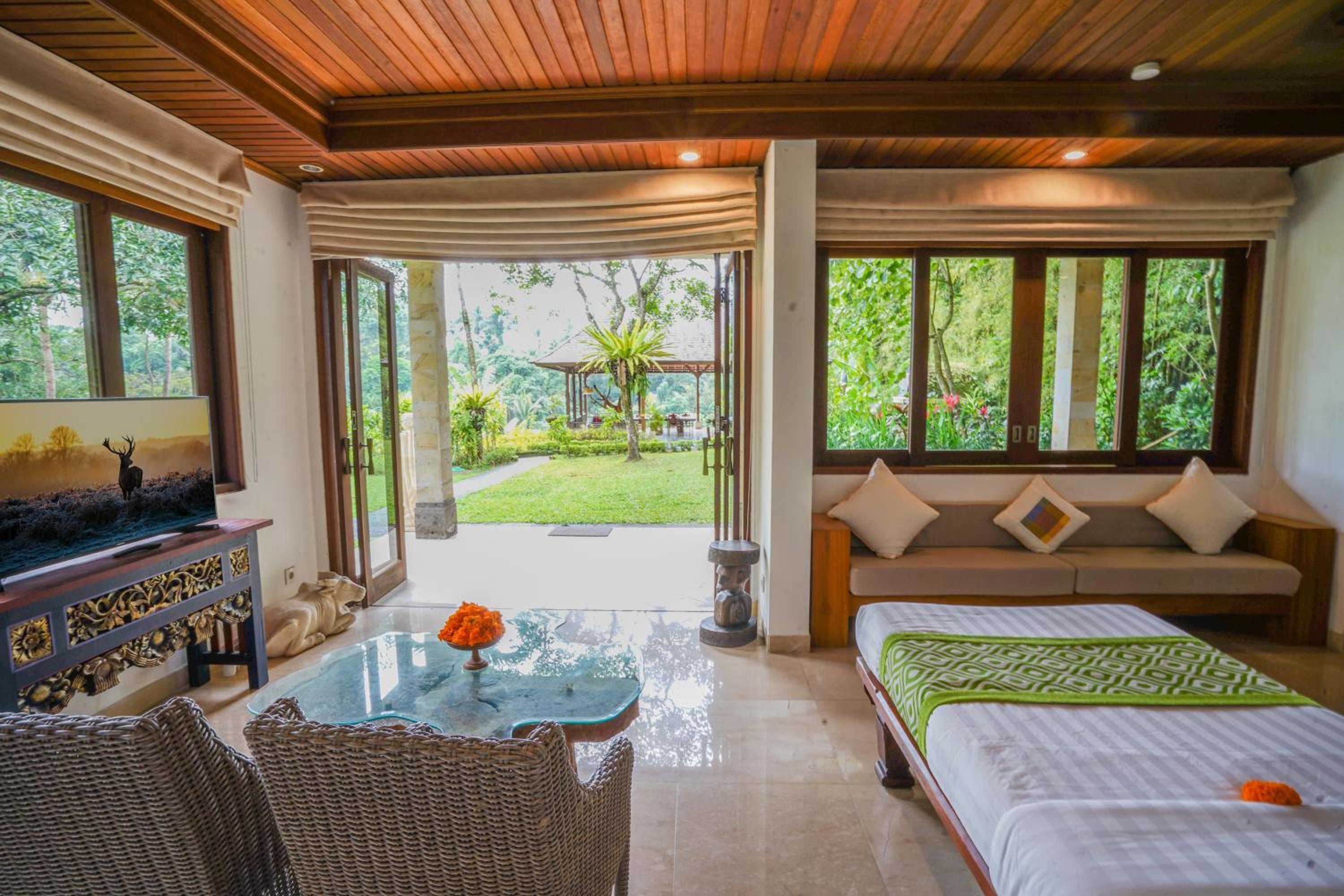 Deluxe Double or Twin Room with One-time Afternoon Tea