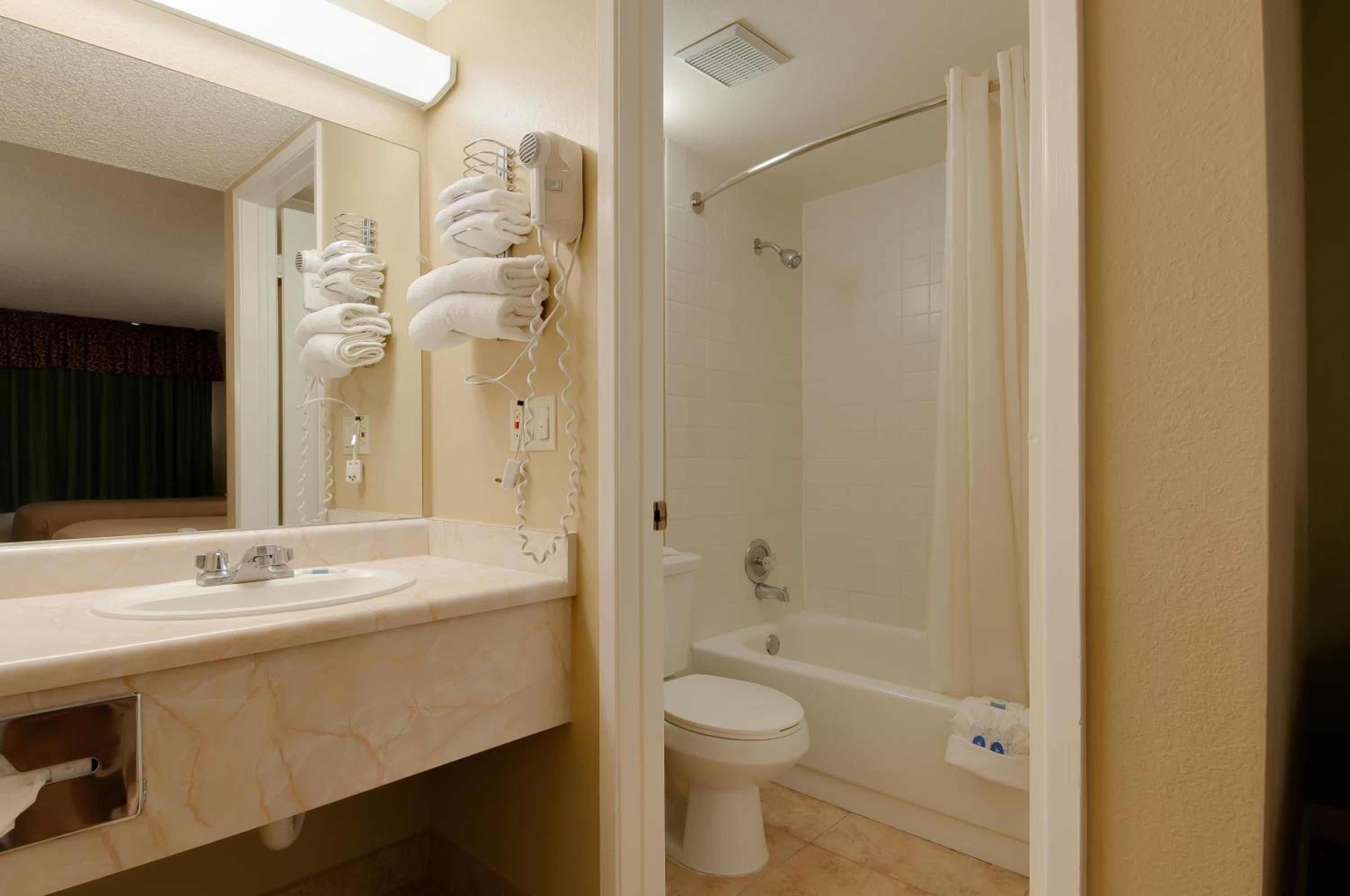 Standard Queen Room - Photo 4