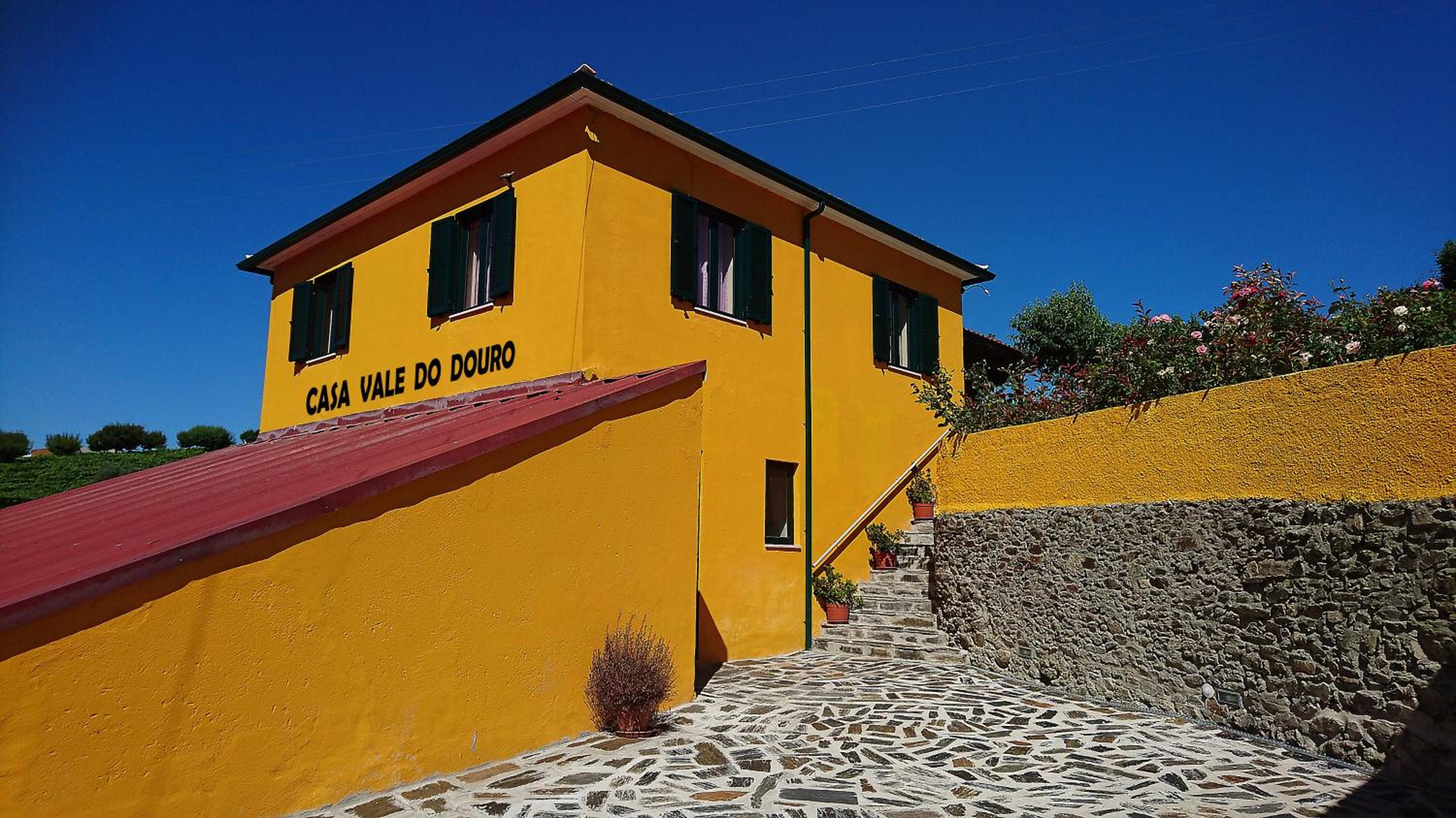 Three-Bedroom Villa - Photo 9