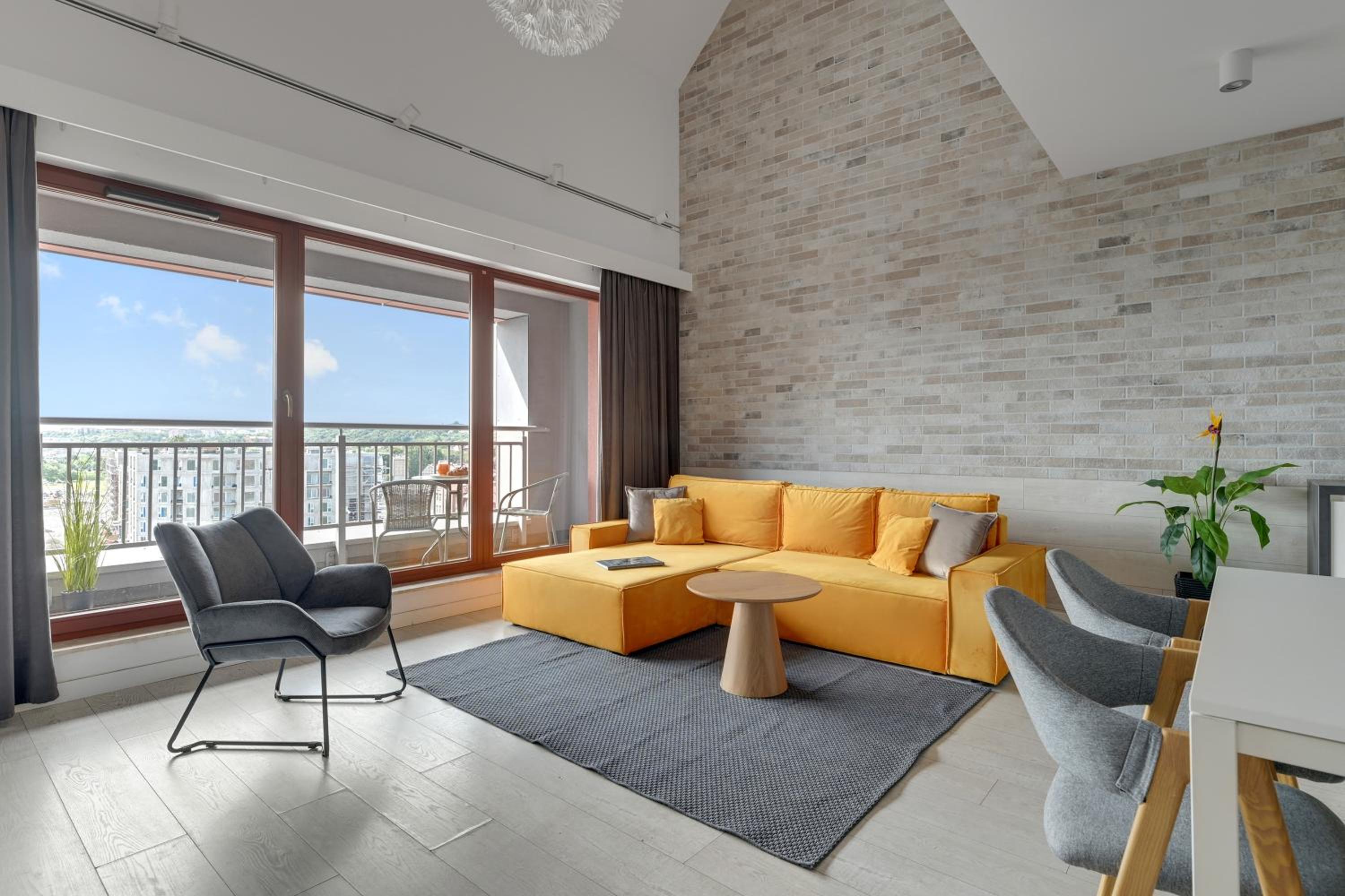 Deluxe One-Bedroom Apartment