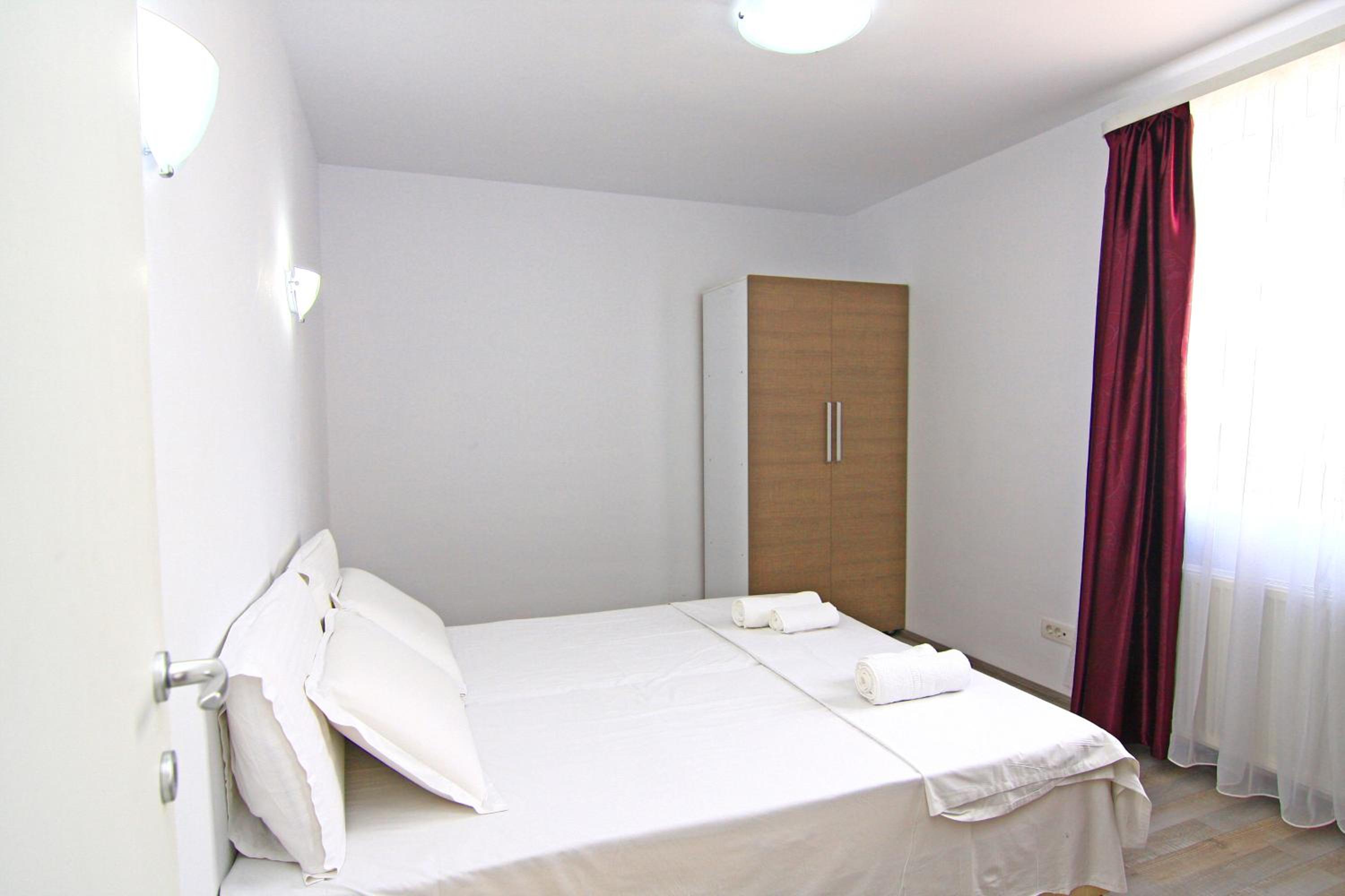 Luxury One-Bedroom Apartment with Balcony - Photo 6