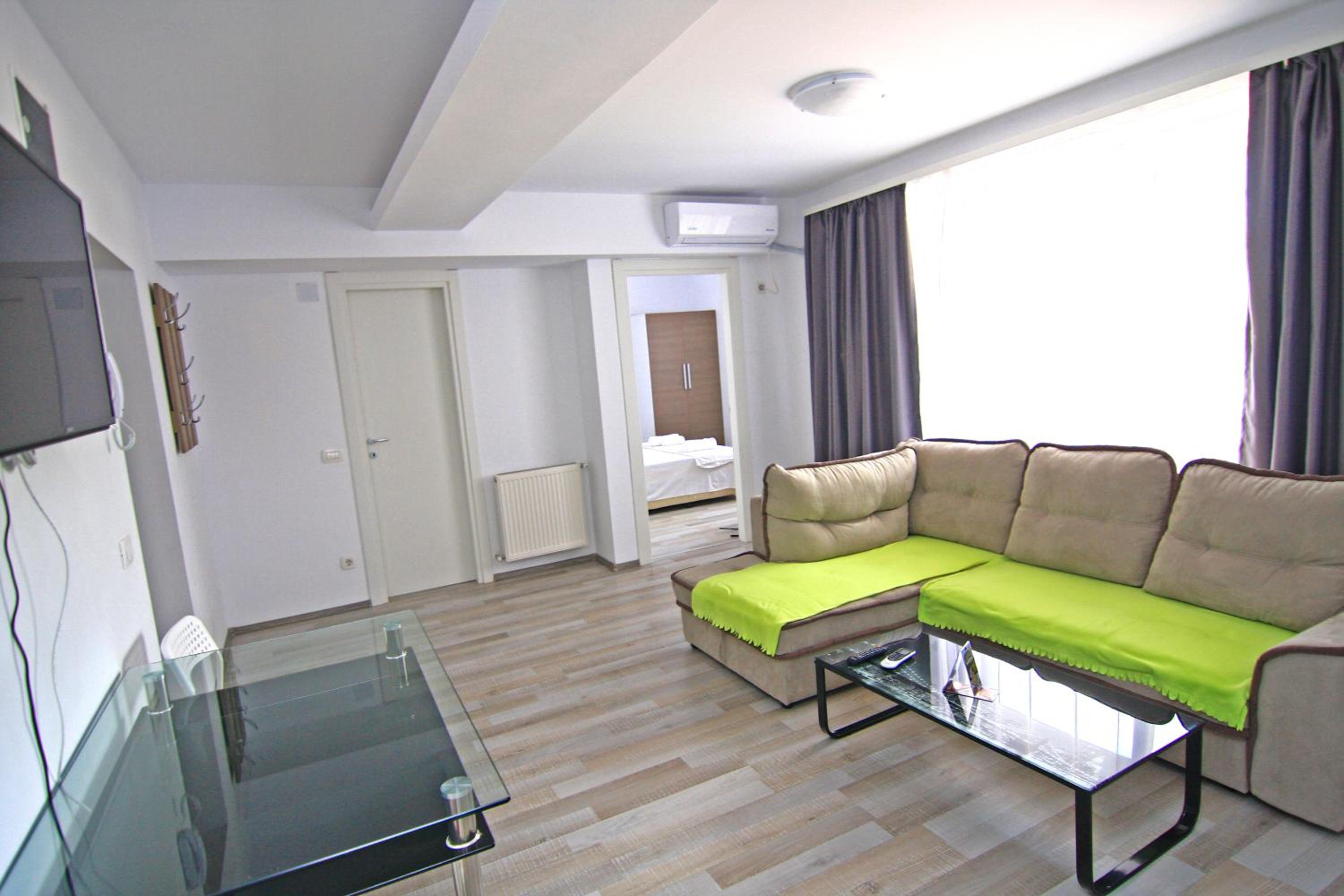 Luxury One-Bedroom Apartment with Balcony - Photo 3
