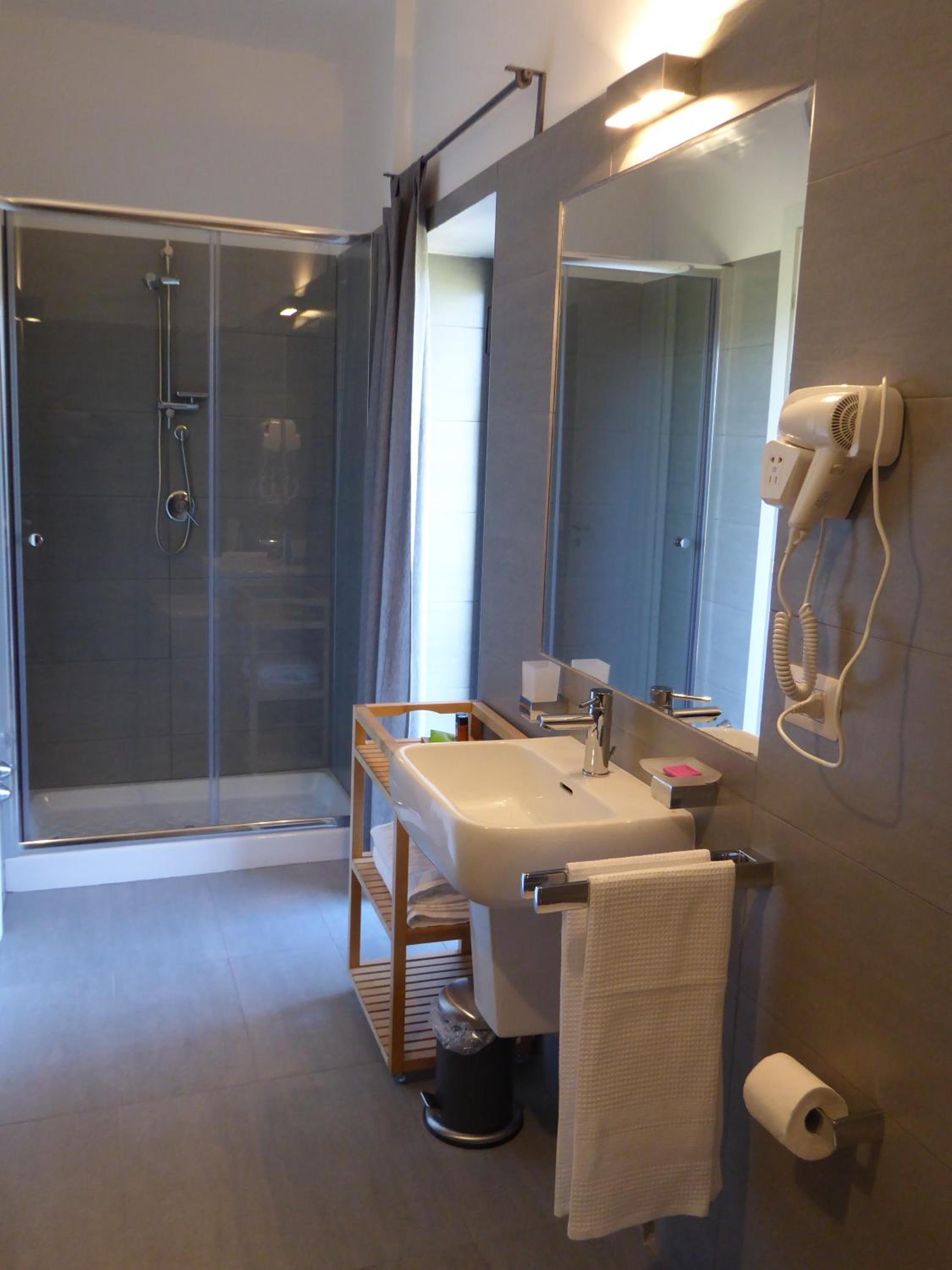 Deluxe Room - Photo 4