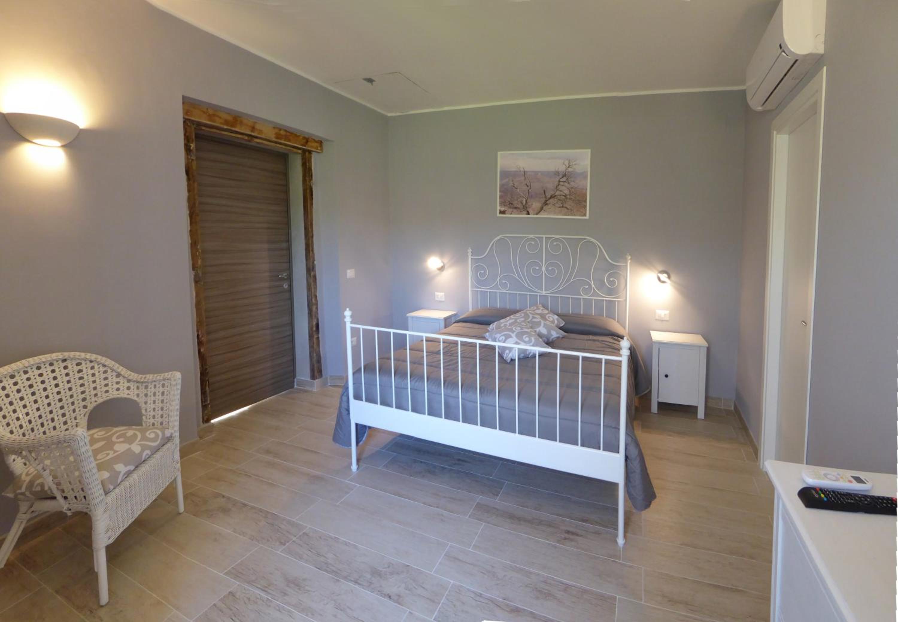 Deluxe Room - Photo 7