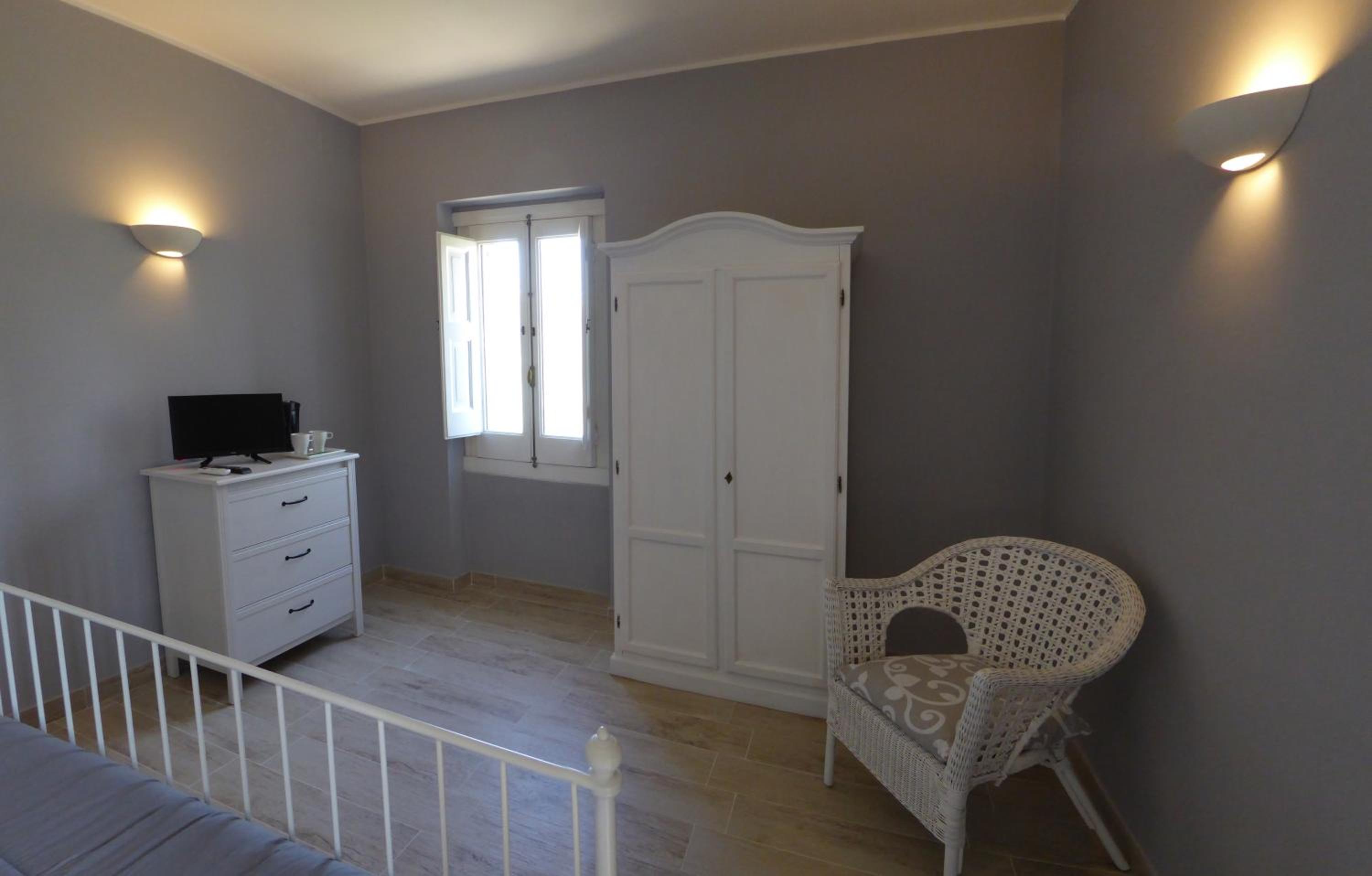 Deluxe Room - Photo 5