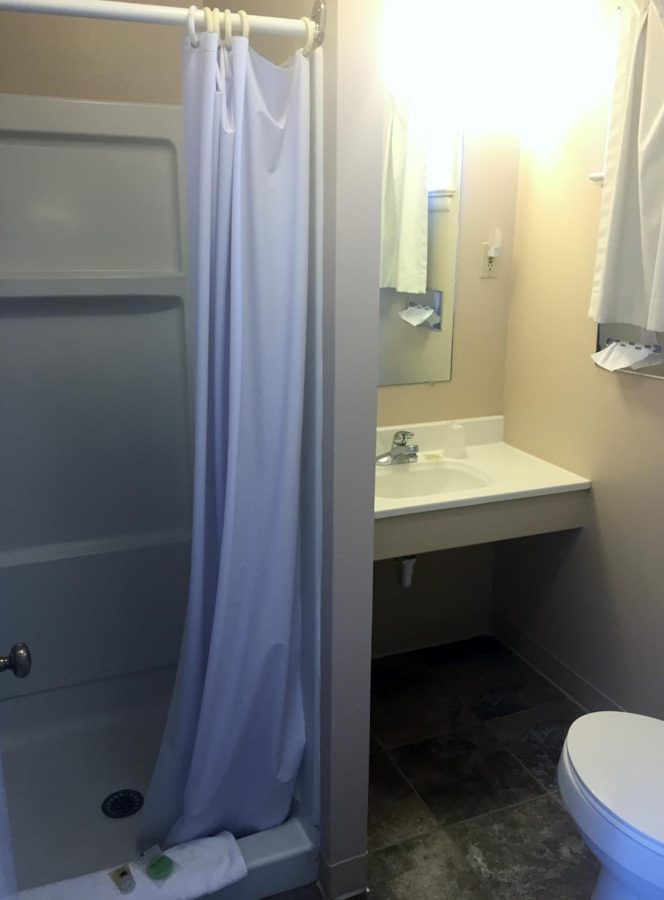Queen Room - Photo 15