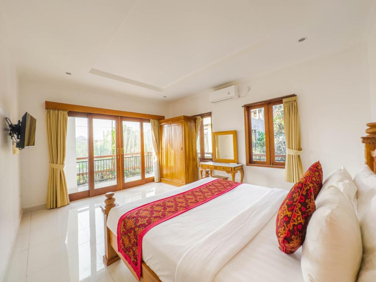 Three-Bedroom Villa photo 2
