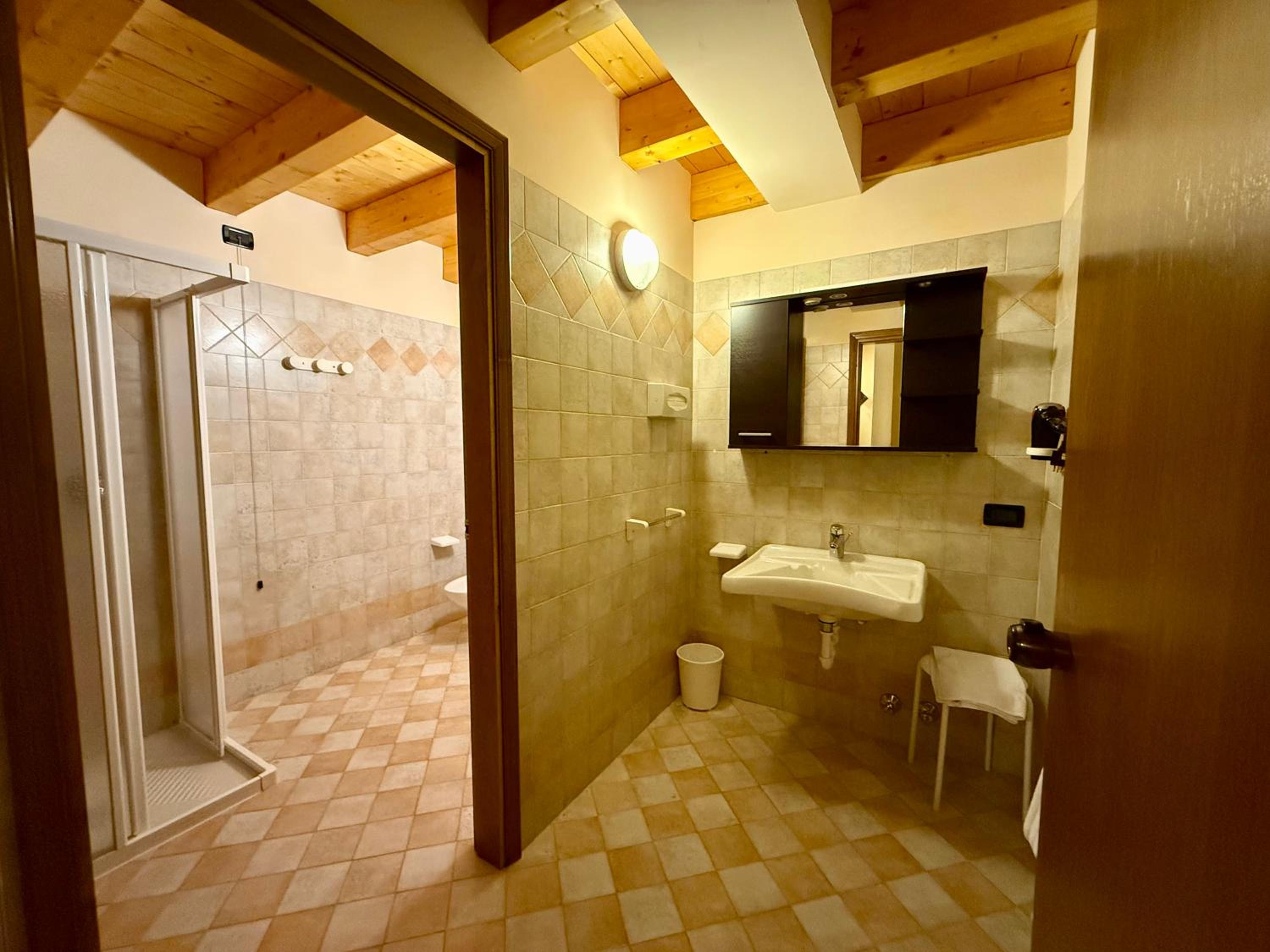 Deluxe Double or Twin Room - Photo 4